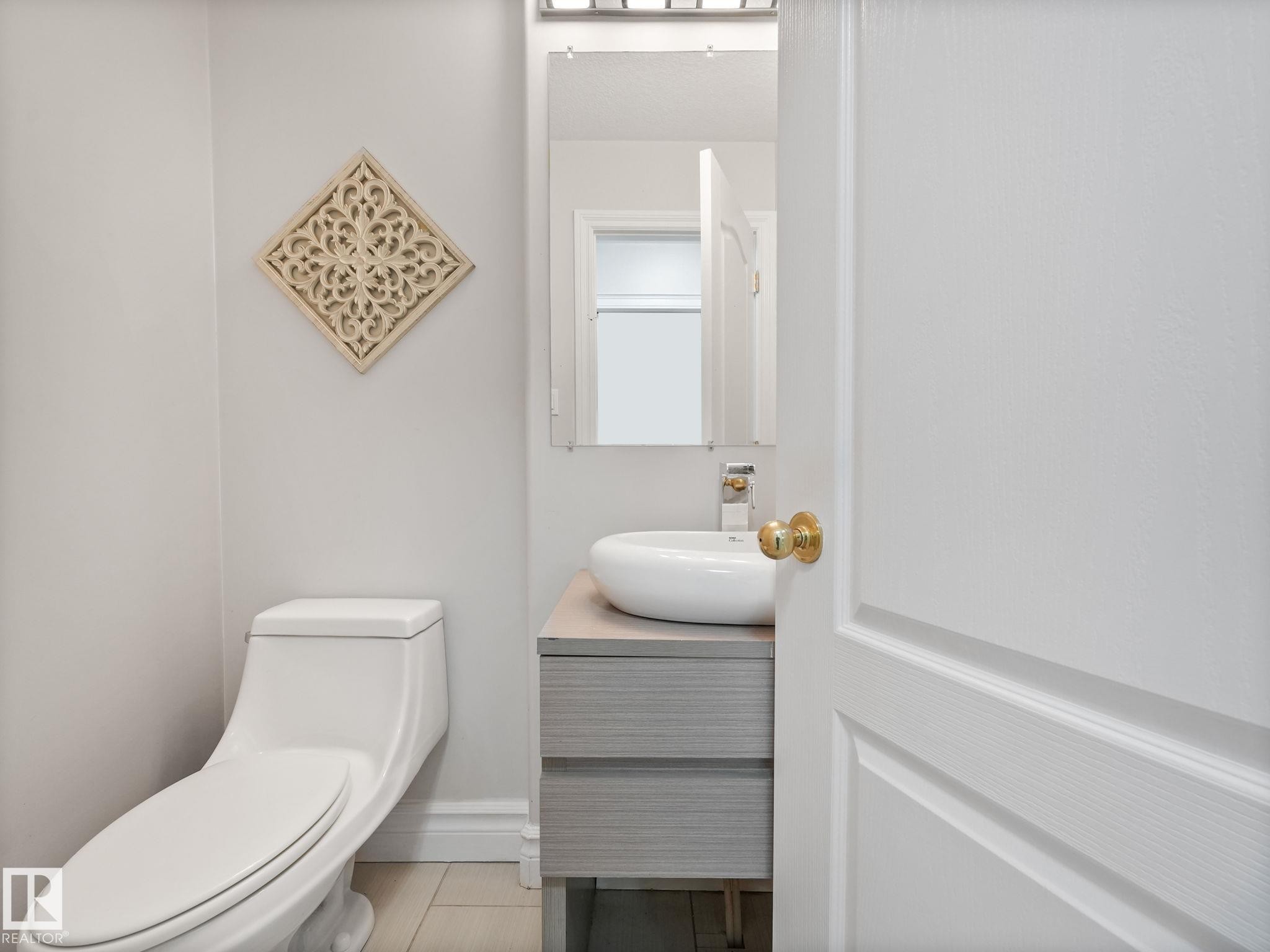 173 Castle Drive, Edmonton, AB - Indoor Photo Showing Bathroom