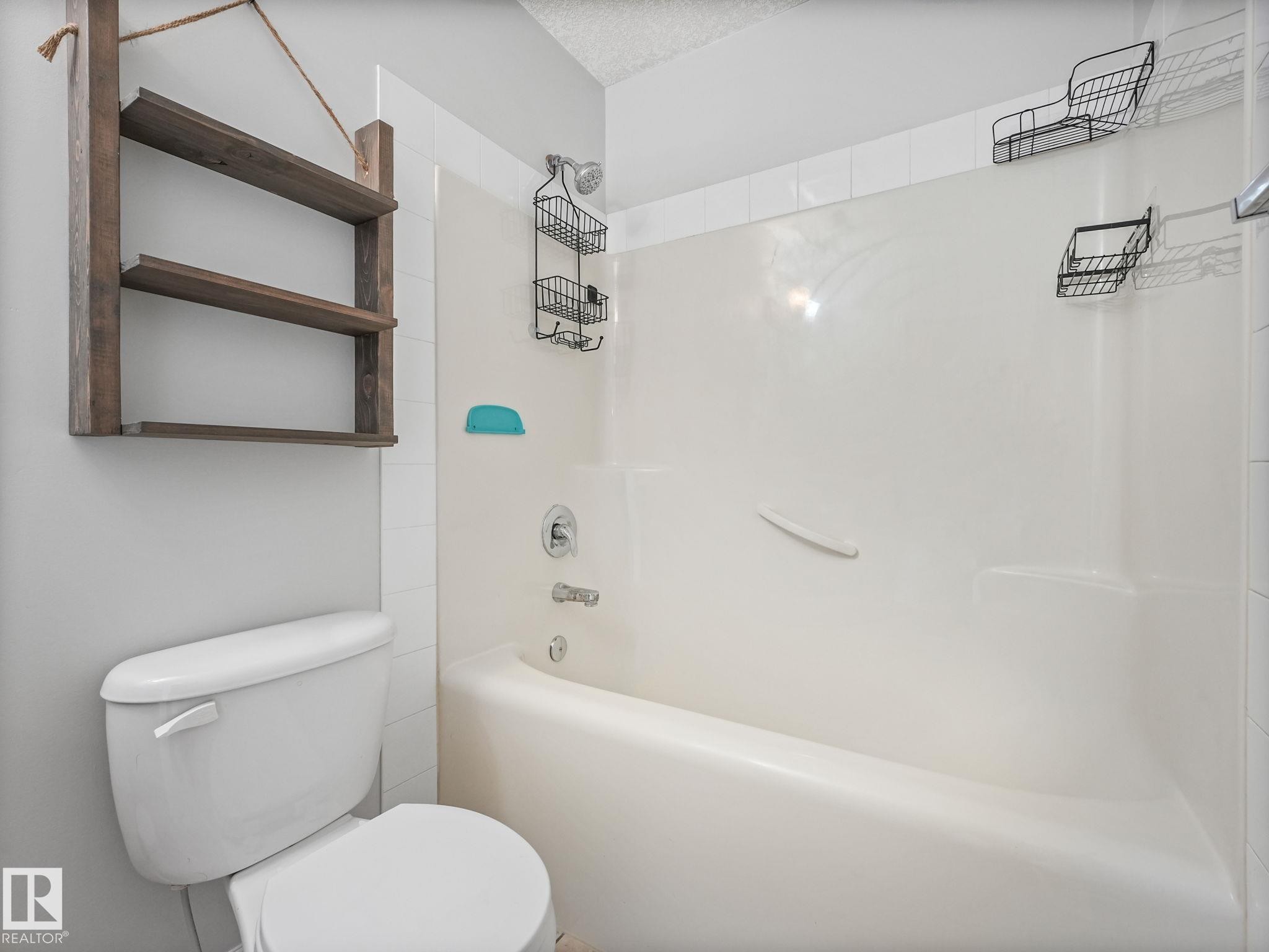 173 Castle Drive, Edmonton, AB - Indoor Photo Showing Bathroom