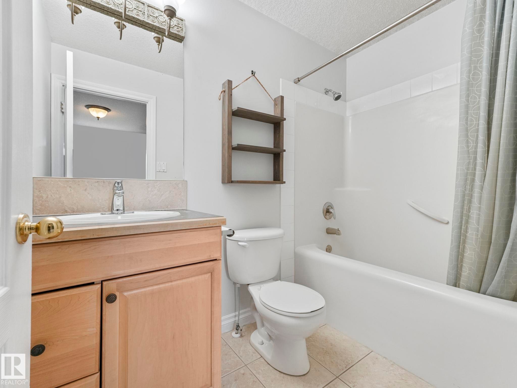 173 Castle Drive, Edmonton, AB - Indoor Photo Showing Bathroom