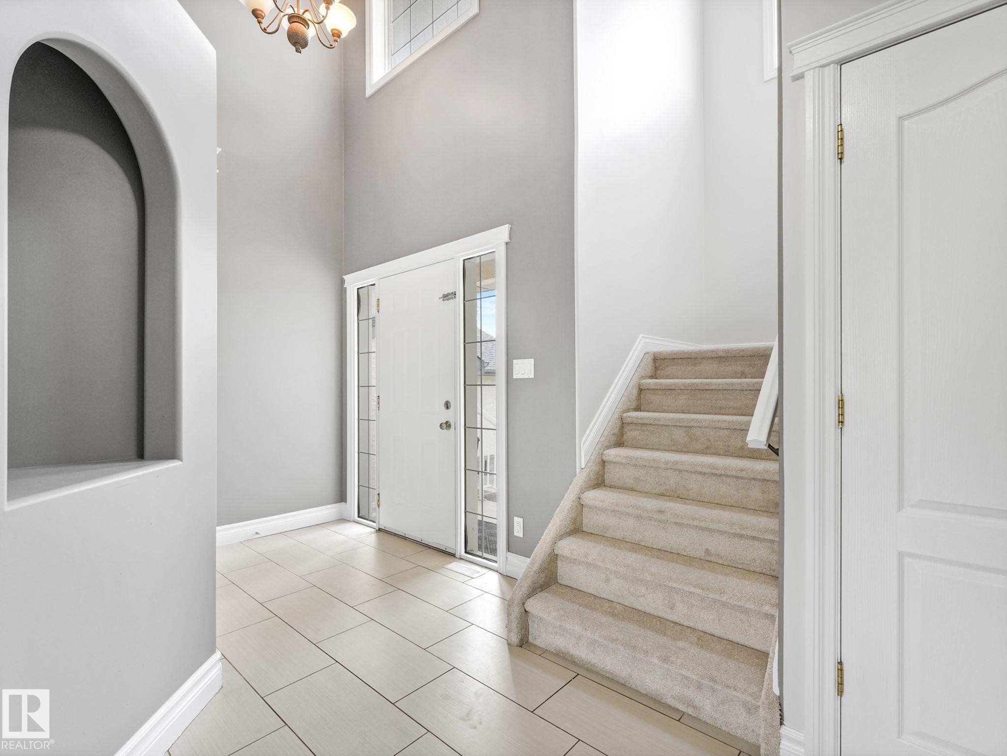 173 Castle Drive, Edmonton, AB - Indoor Photo Showing Other Room
