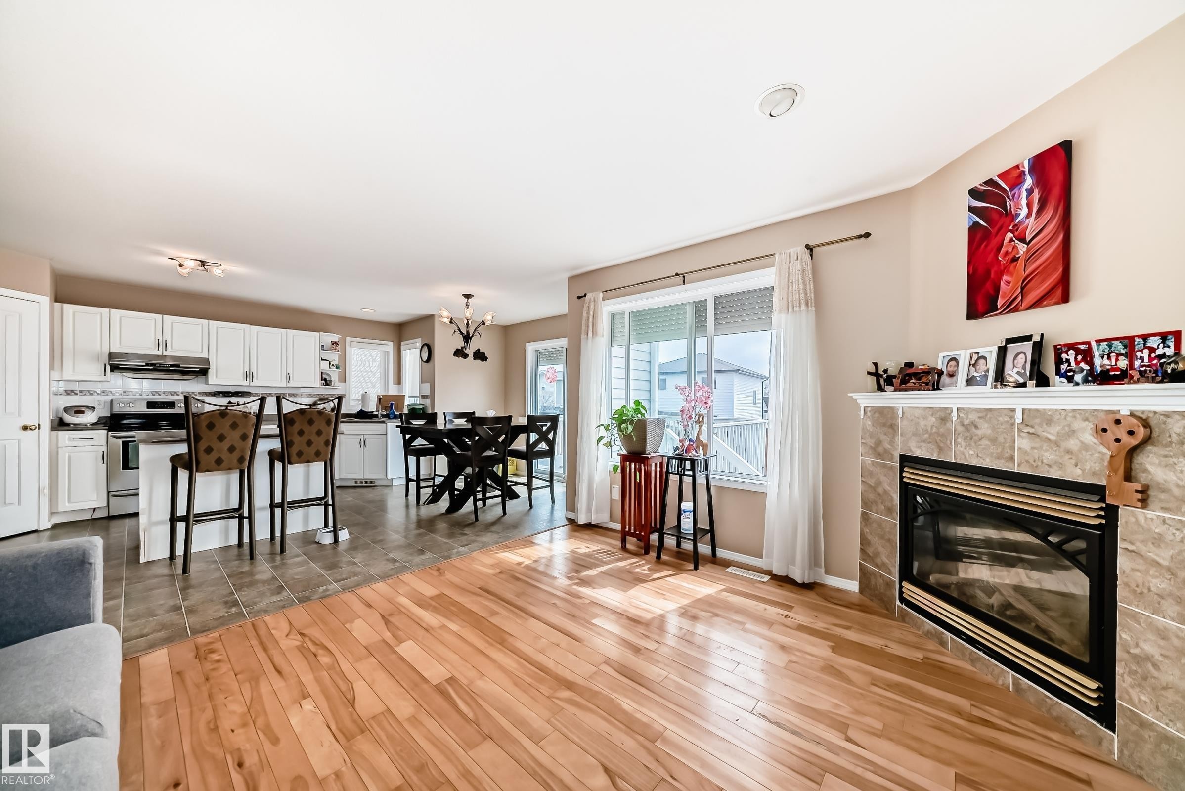 1815 36 Avenue, Edmonton, AB - Indoor Photo Showing Living Room With Fireplace