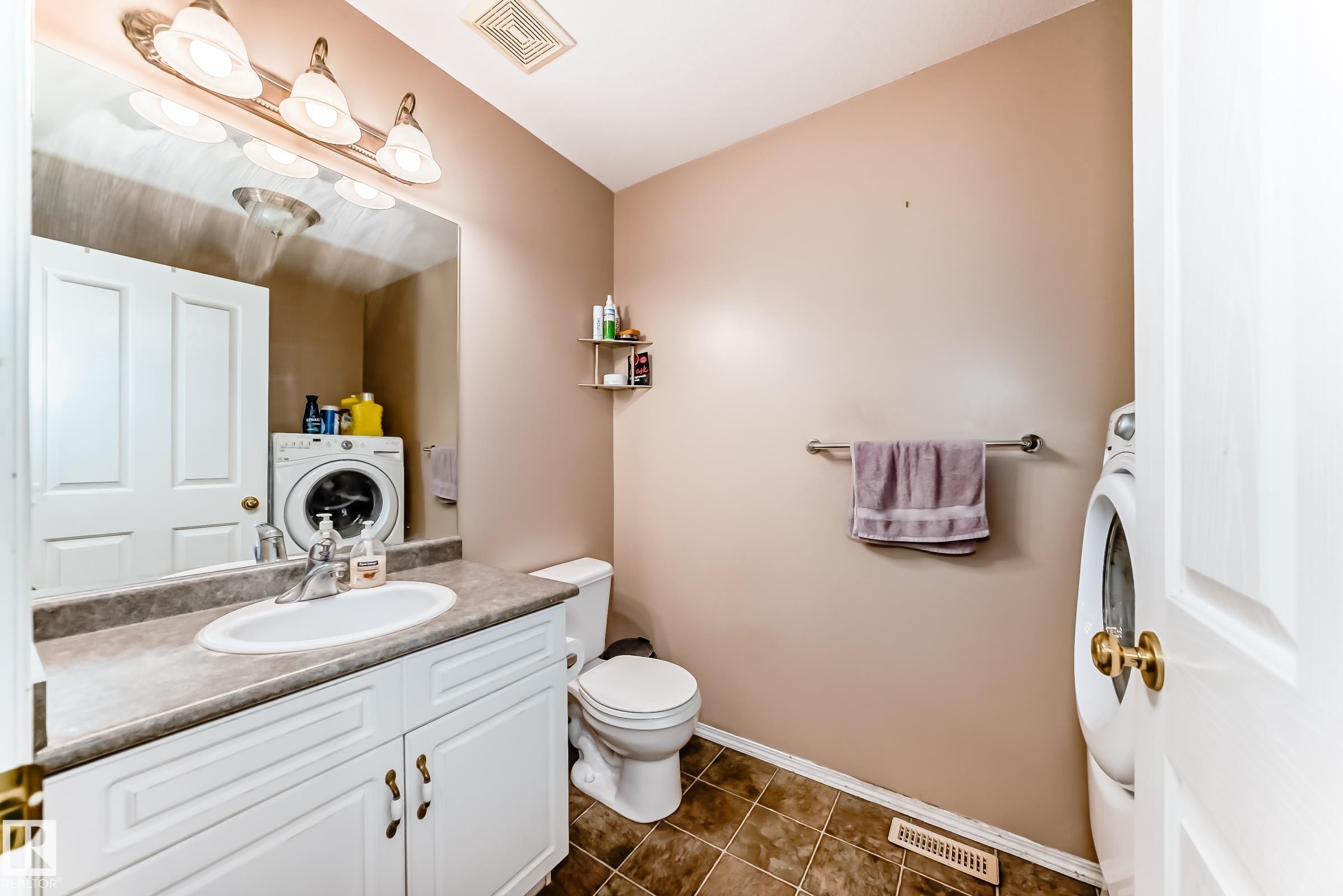 1815 36 Avenue, Edmonton, AB - Indoor Photo Showing Bathroom