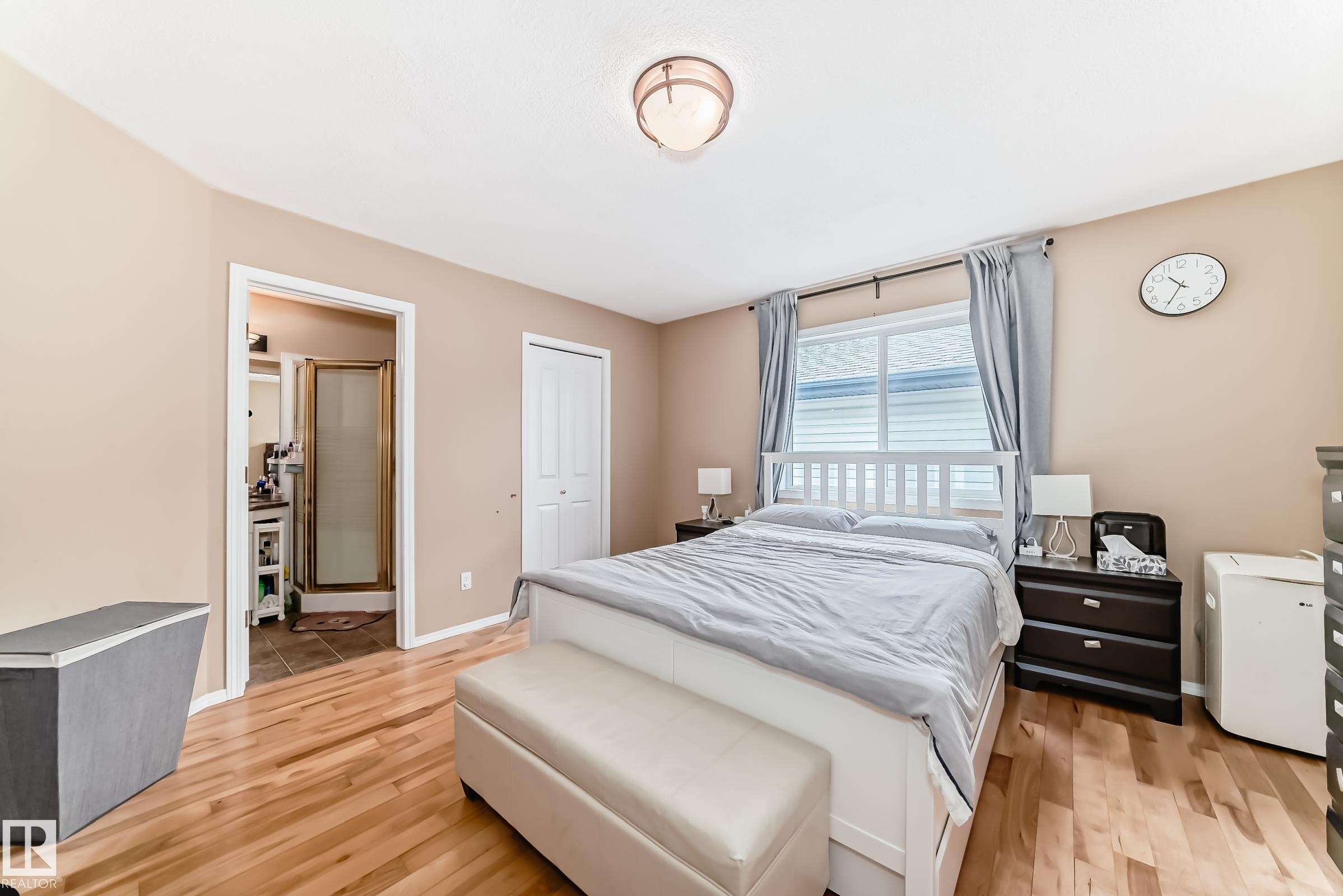 1815 36 Avenue, Edmonton, AB - Indoor Photo Showing Bedroom