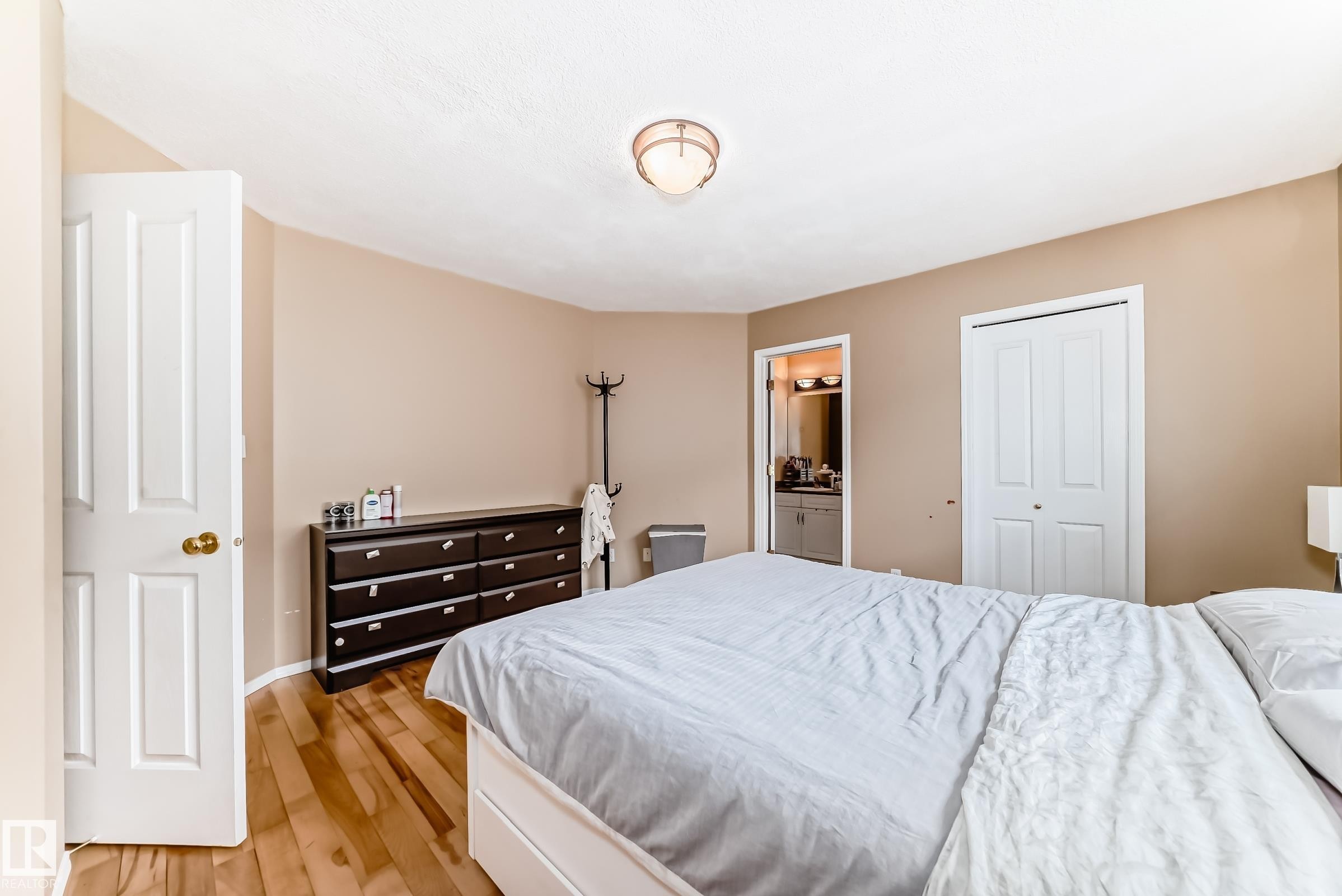 1815 36 Avenue, Edmonton, AB - Indoor Photo Showing Bedroom