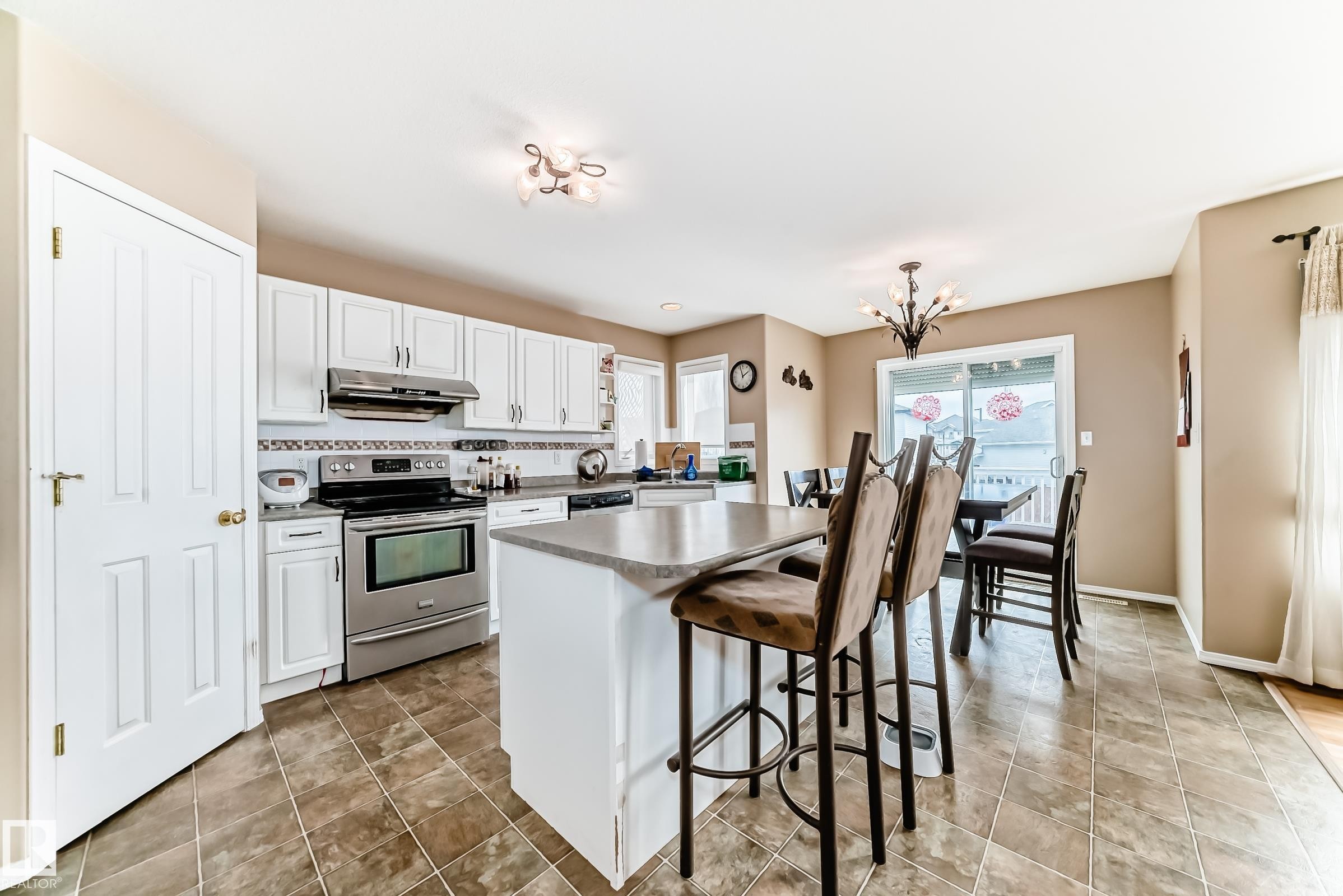 1815 36 Avenue, Edmonton, AB - Indoor Photo Showing Other Room