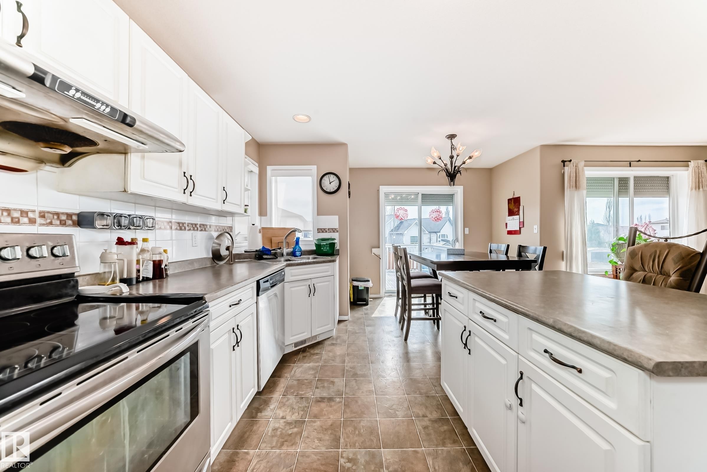 1815 36 Avenue, Edmonton, AB - Indoor Photo Showing Kitchen