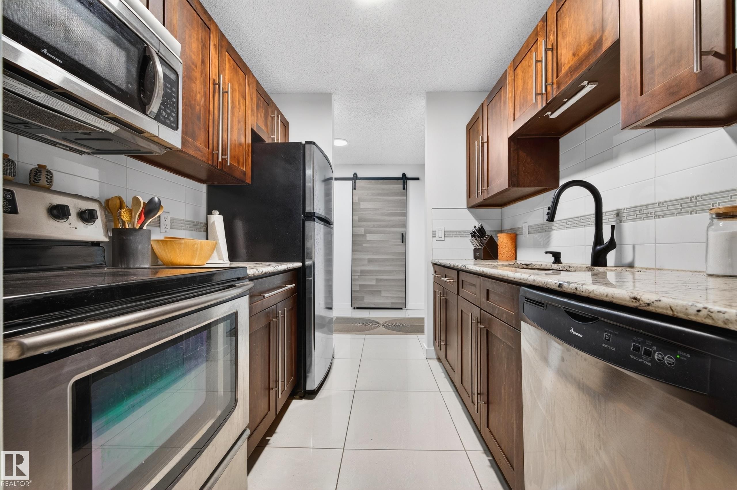 312 14811 51 Avenue, Edmonton, AB - Indoor Photo Showing Kitchen