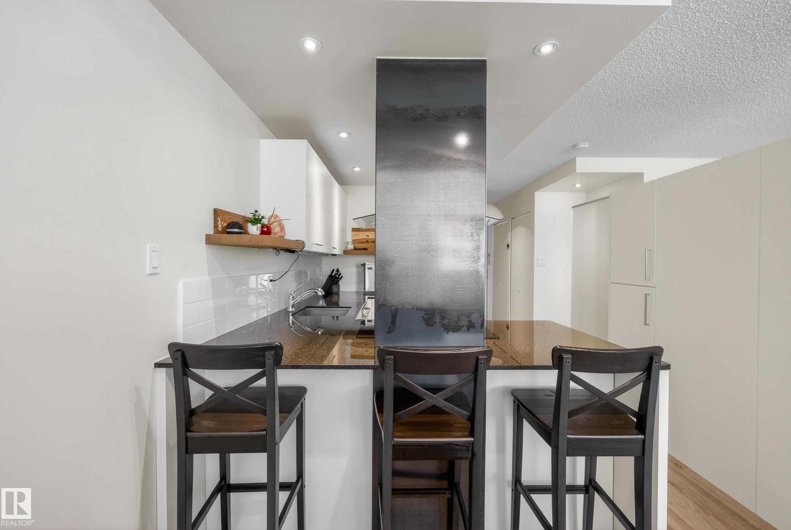 302 10148 118 Street, Edmonton, AB - Indoor