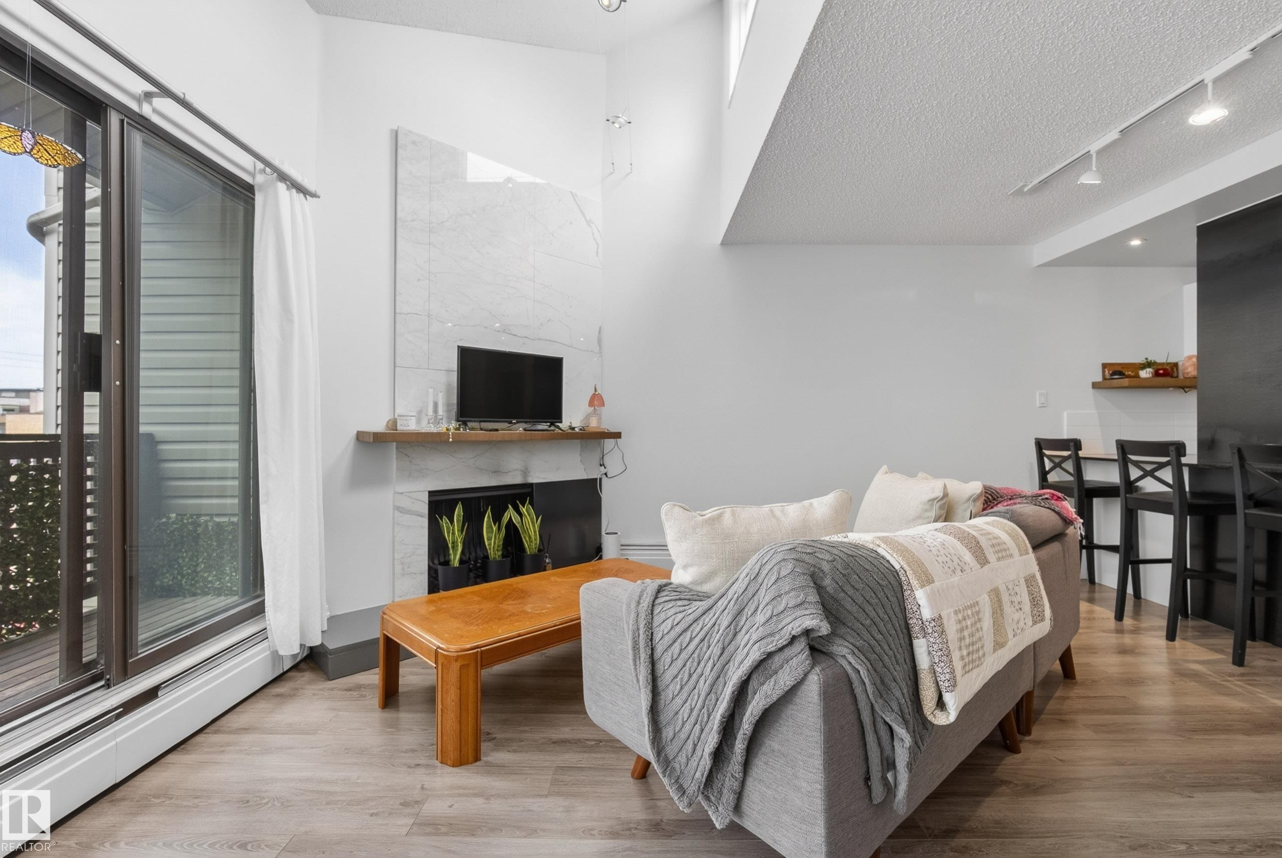 302 10148 118 Street, Edmonton, AB - Indoor