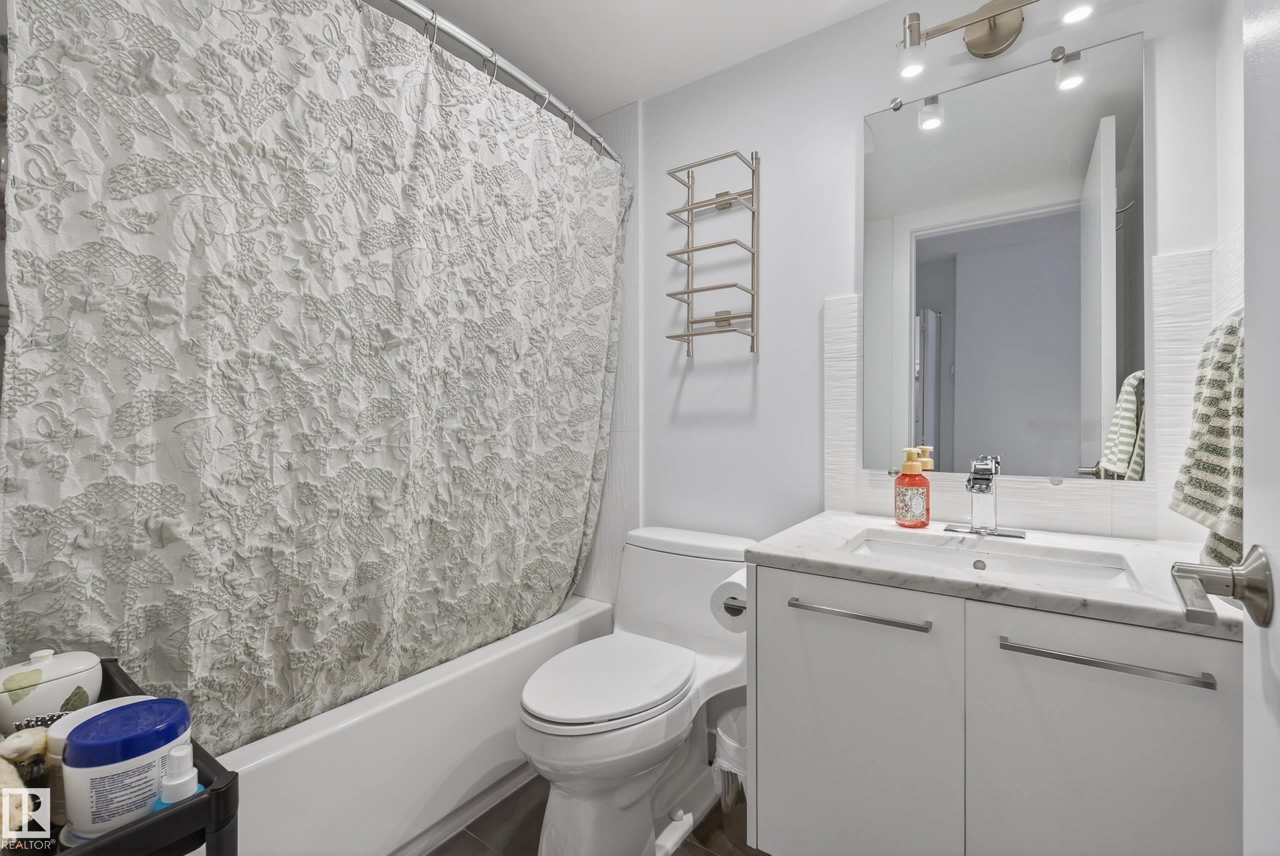 302 10148 118 Street, Edmonton, AB - Indoor Photo Showing Bathroom