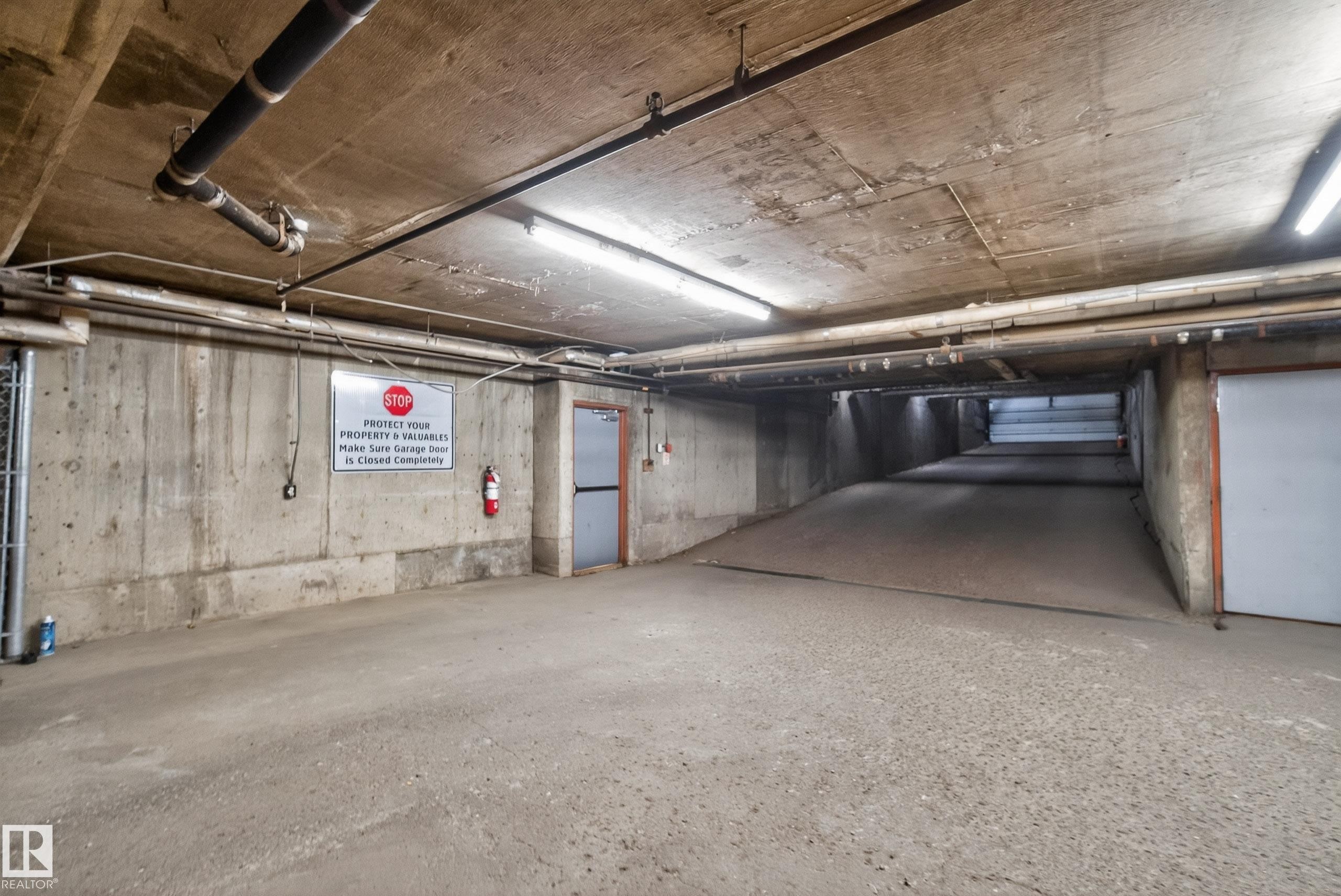 302 10148 118 Street, Edmonton, AB - Indoor Photo Showing Garage