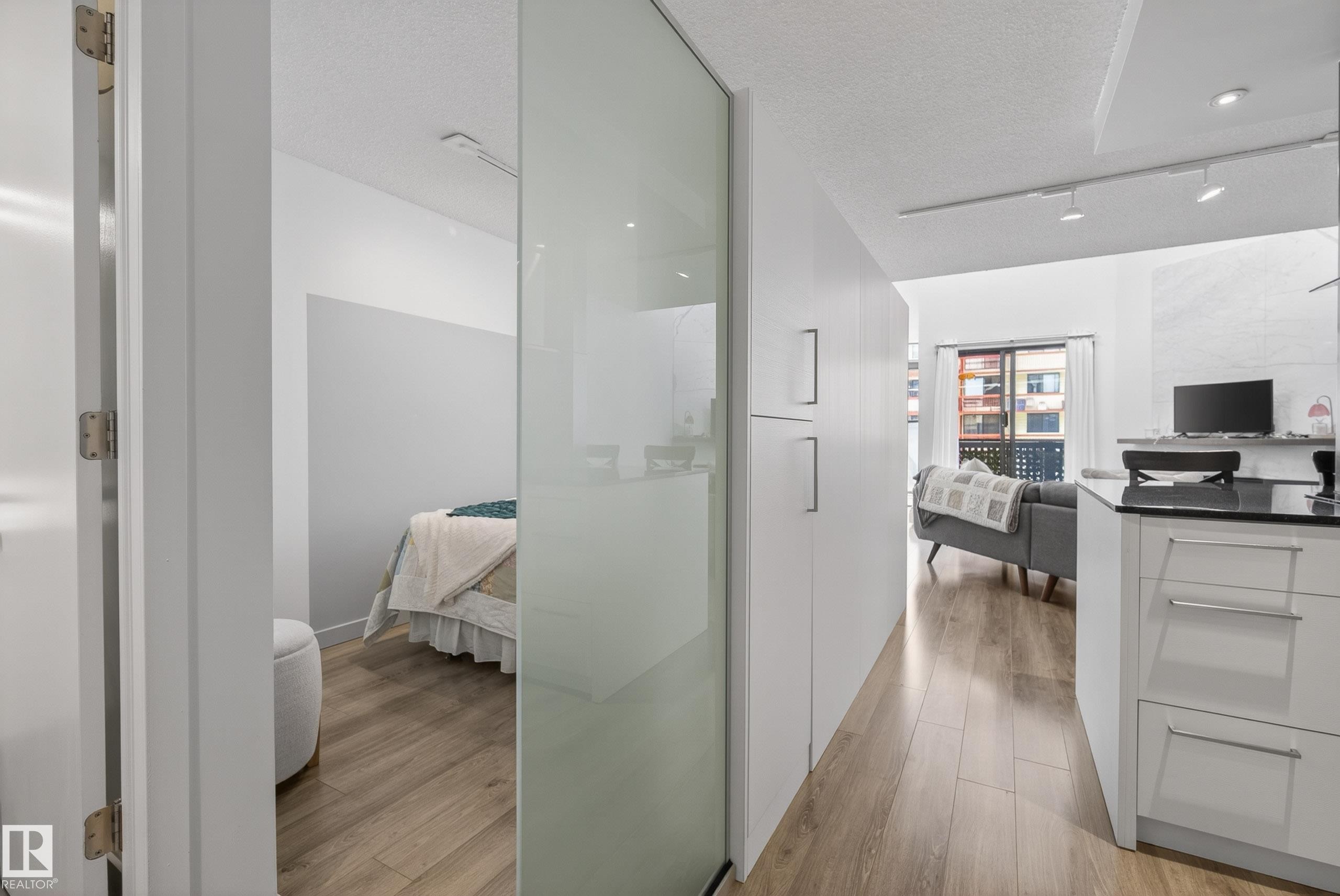 302 10148 118 Street, Edmonton, AB - Indoor