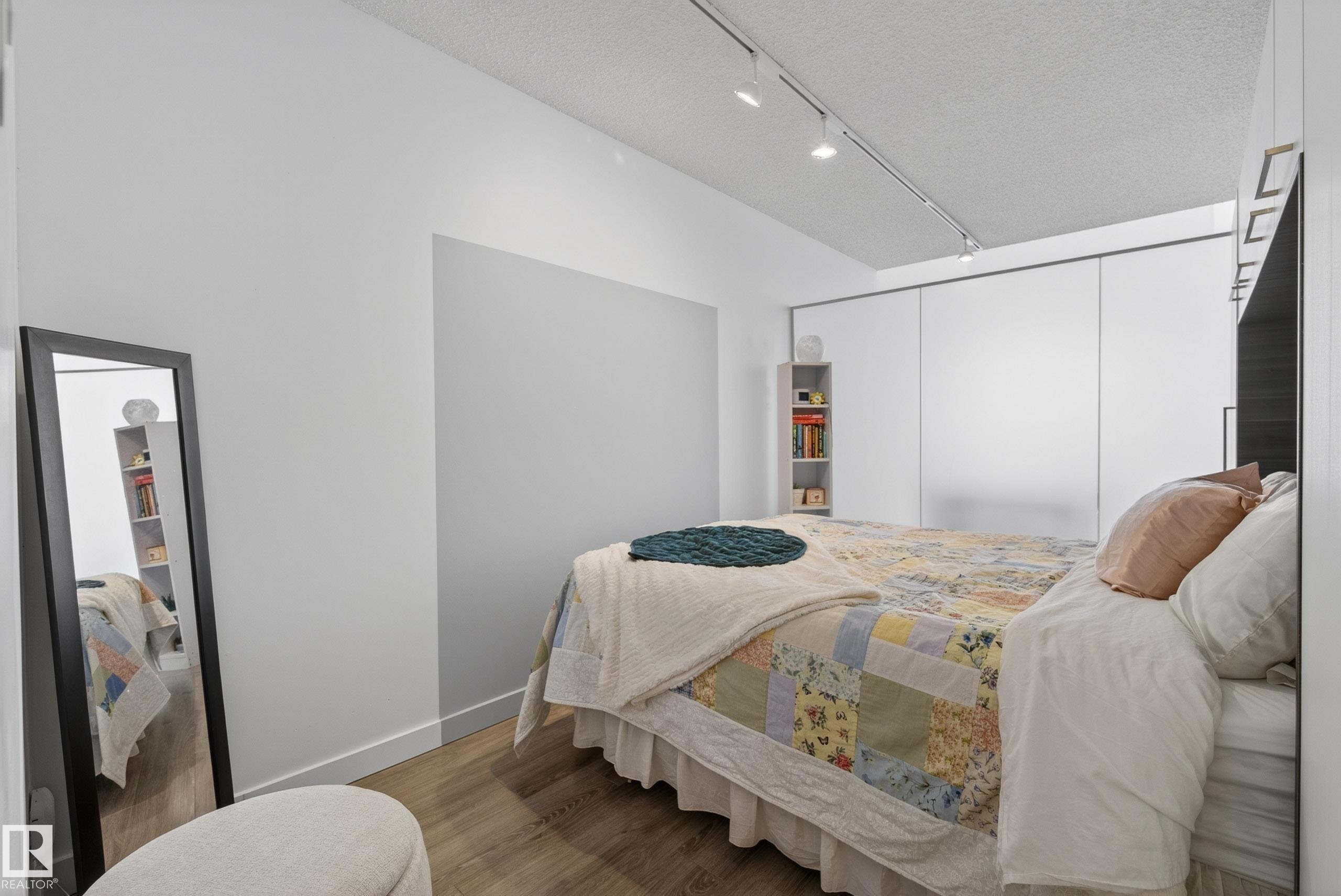 302 10148 118 Street, Edmonton, AB - Indoor Photo Showing Bedroom