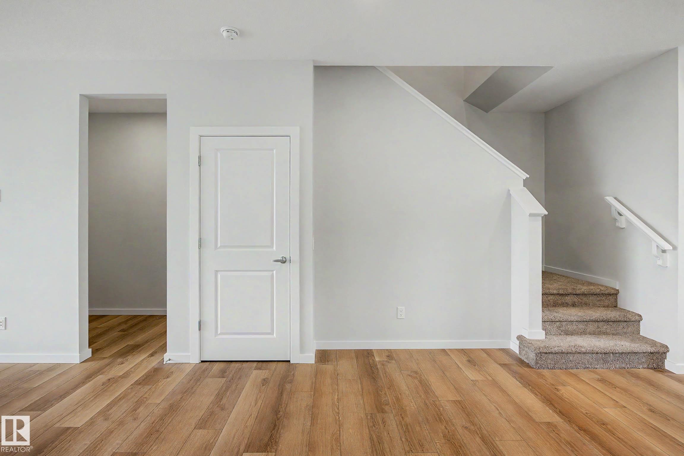 21120 25 Ave Nw, Edmonton, AB - Indoor Photo Showing Other Room