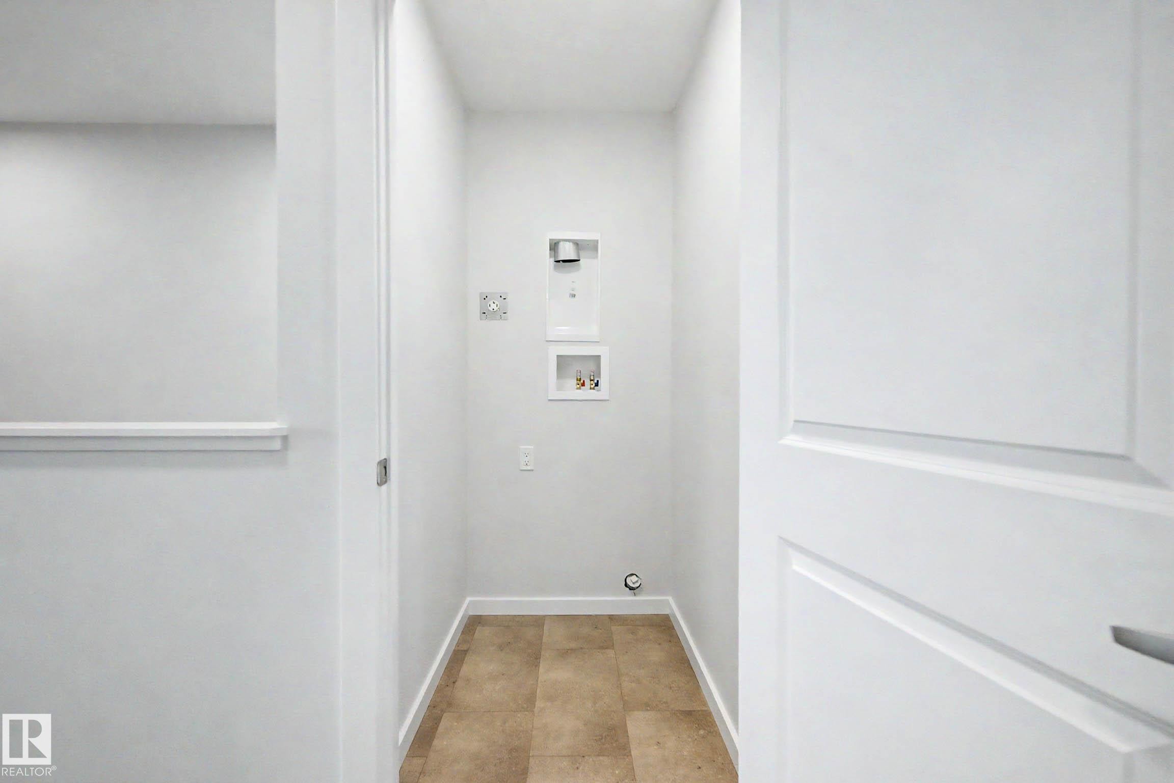 21120 25 Ave Nw, Edmonton, AB - Indoor Photo Showing Other Room