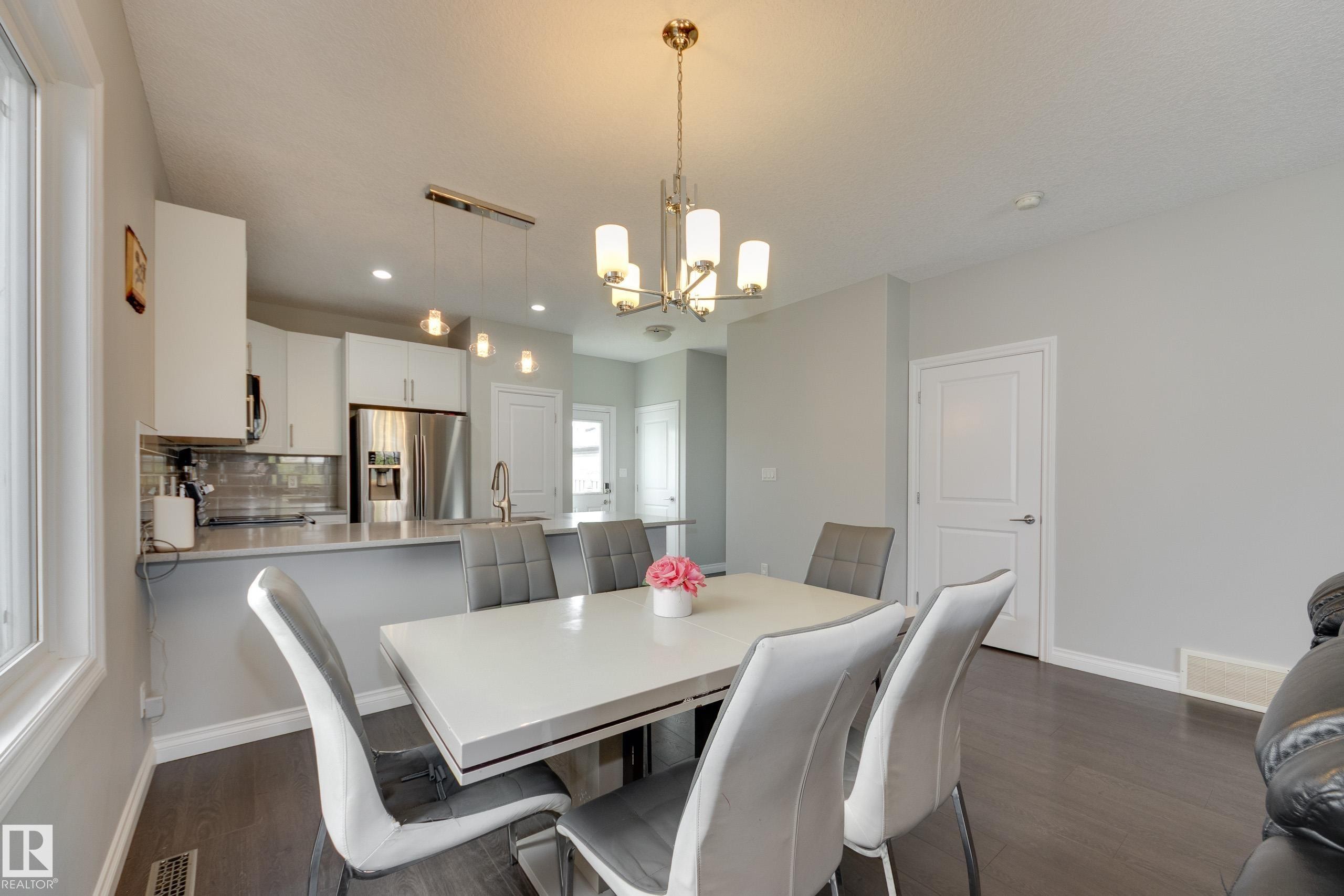 6687 Cardinal Road, Edmonton, AB - Indoor Photo Showing Dining Room