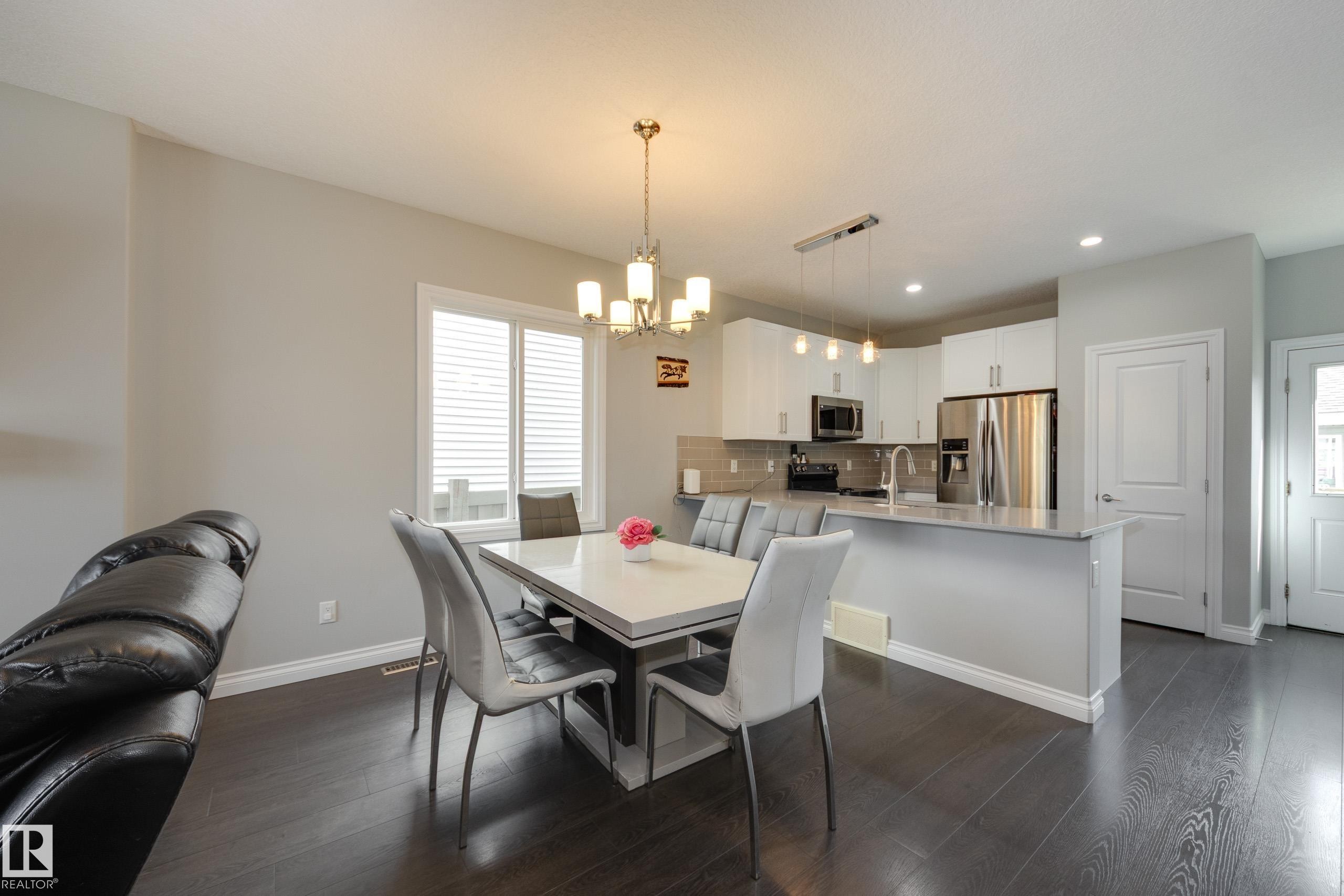 6687 Cardinal Road, Edmonton, AB - Indoor Photo Showing Dining Room