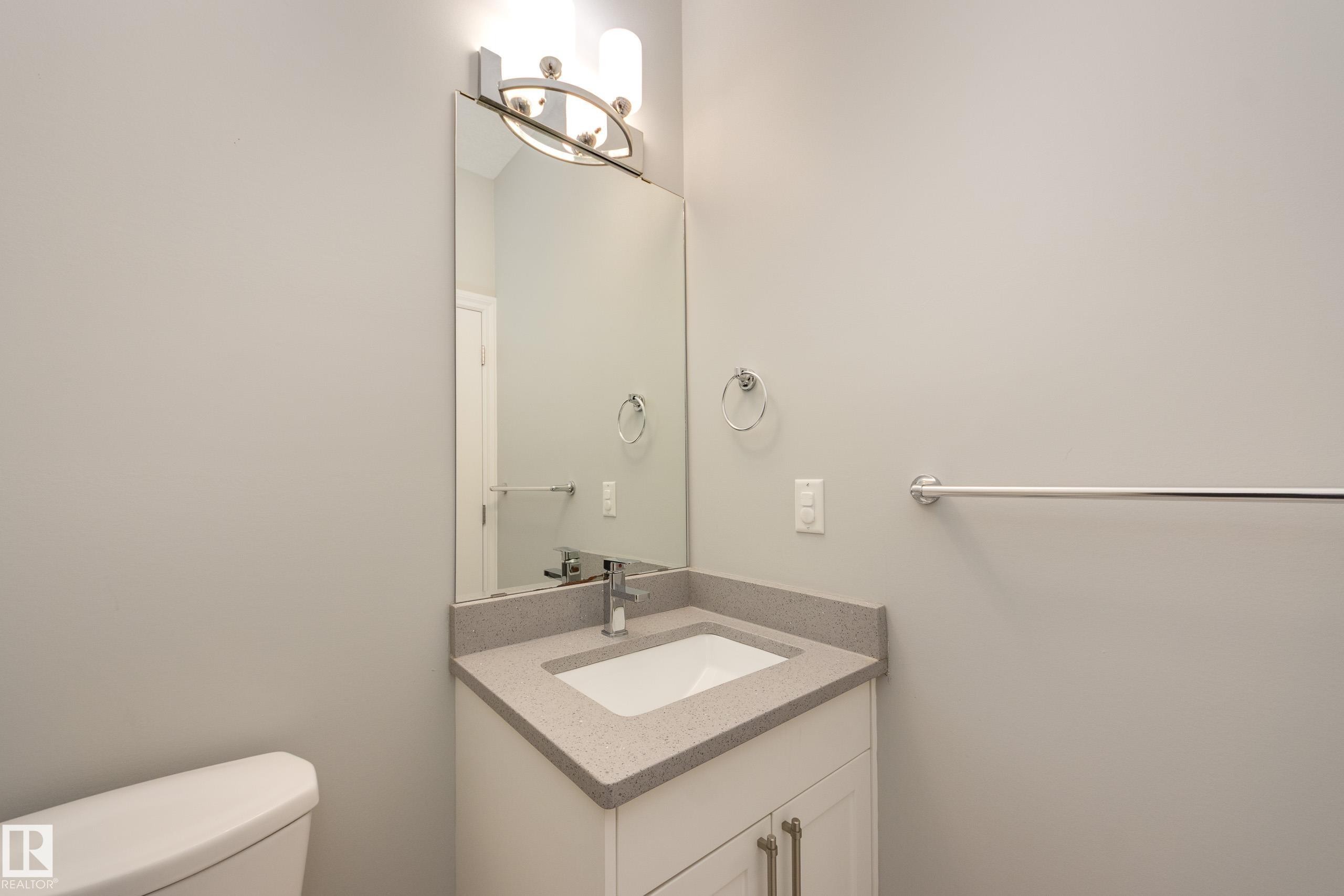 6687 Cardinal Road, Edmonton, AB - Indoor Photo Showing Bathroom