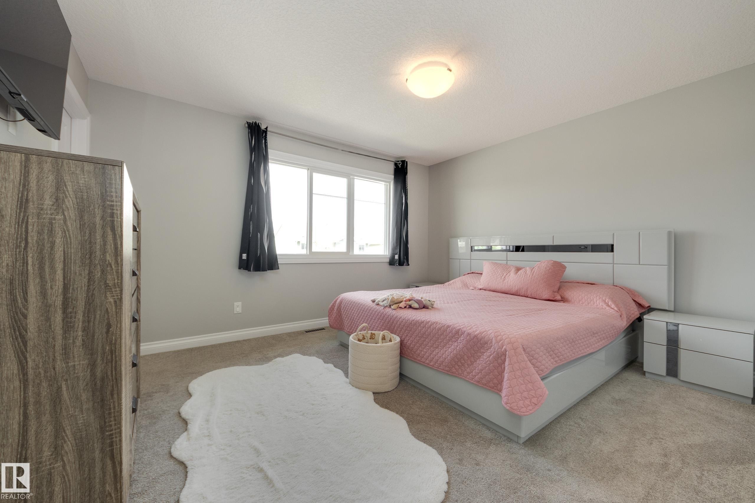 6687 Cardinal Road, Edmonton, AB - Indoor Photo Showing Bedroom