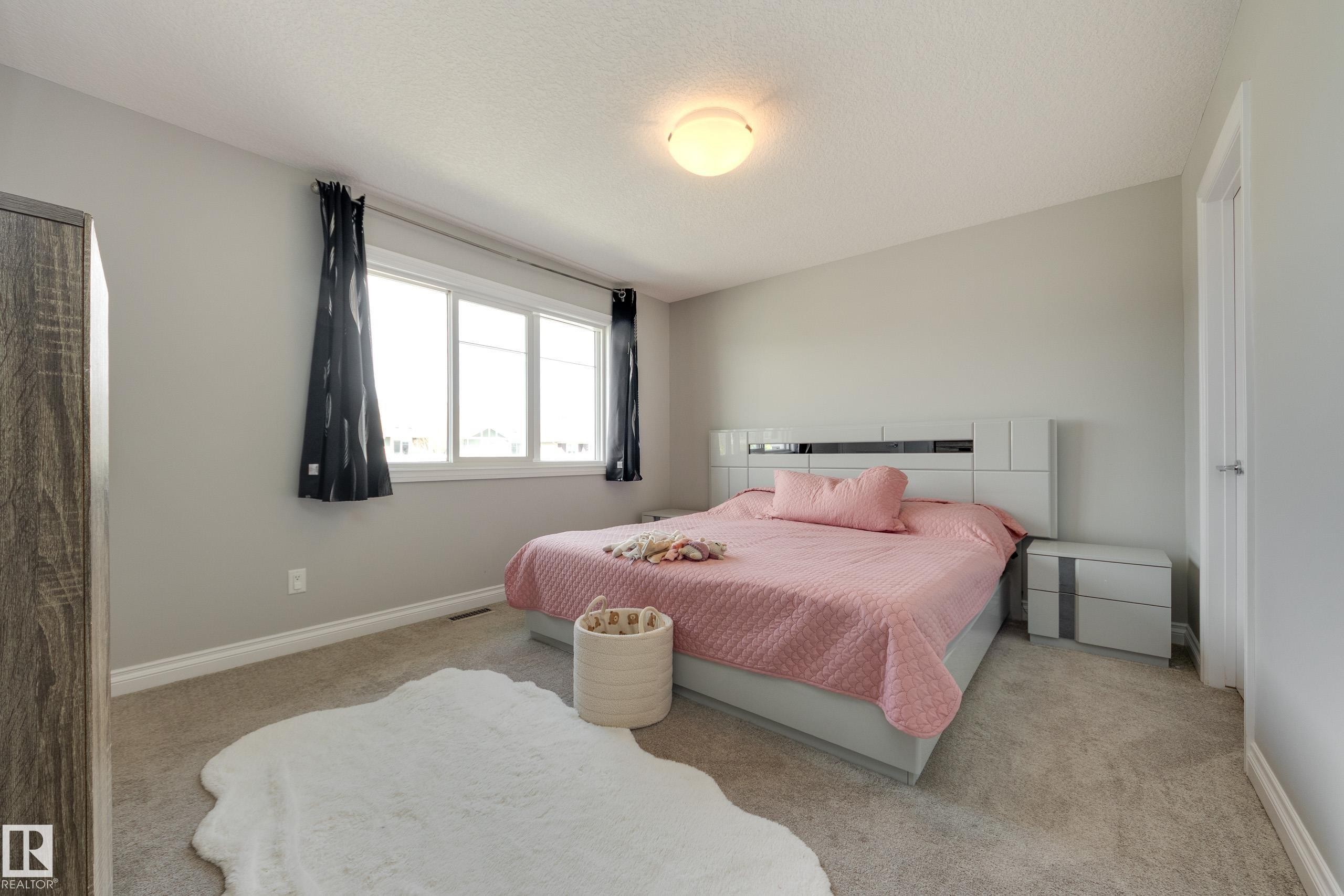 6687 Cardinal Road, Edmonton, AB - Indoor Photo Showing Bedroom