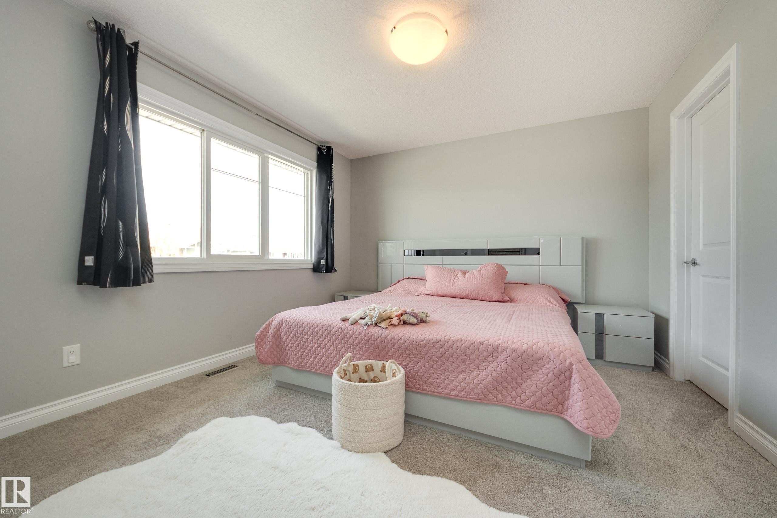 6687 Cardinal Road, Edmonton, AB - Indoor Photo Showing Bedroom