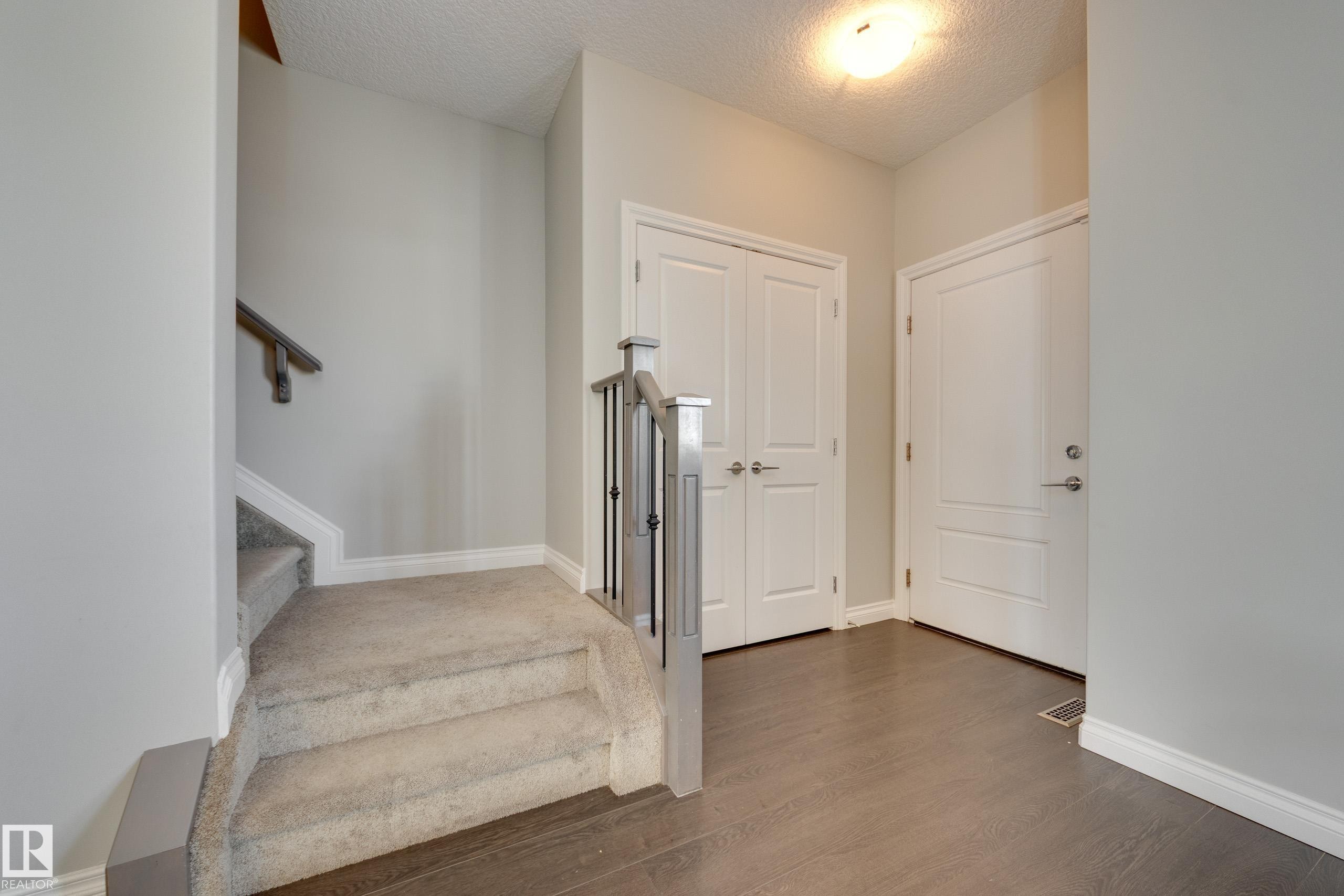 6687 Cardinal Road, Edmonton, AB - Indoor Photo Showing Other Room