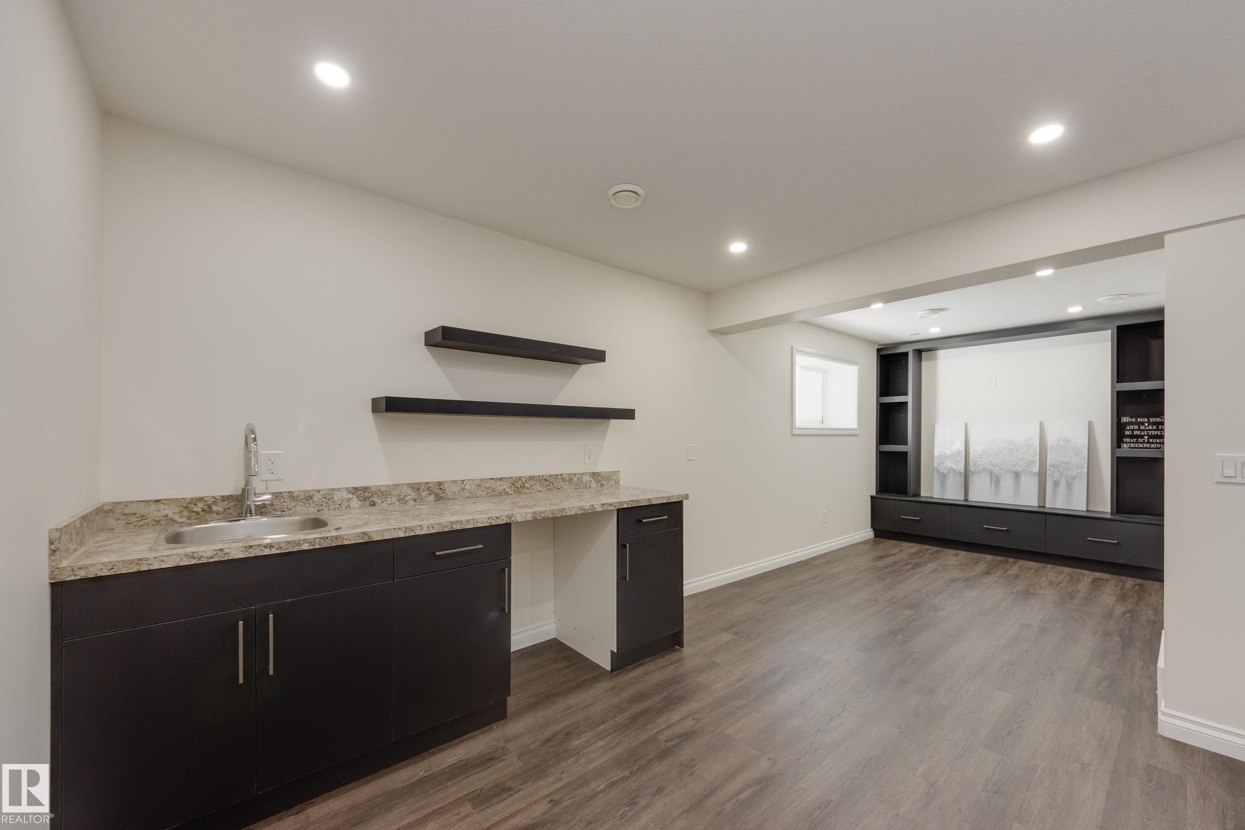 6687 Cardinal Road, Edmonton, AB - Indoor Photo Showing Other Room