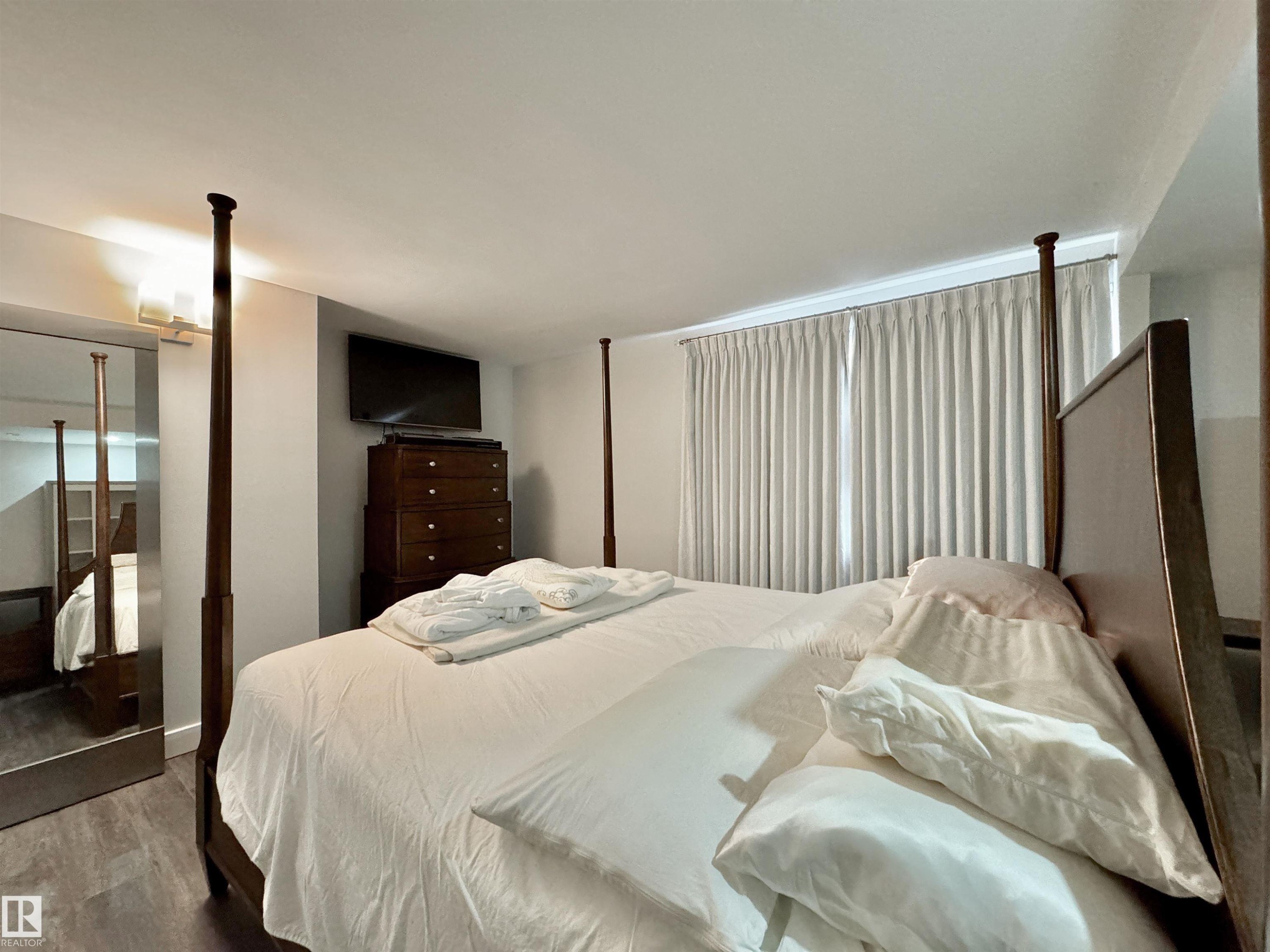#201 10010 119 St Nw, Edmonton, AB - Indoor Photo Showing Bedroom
