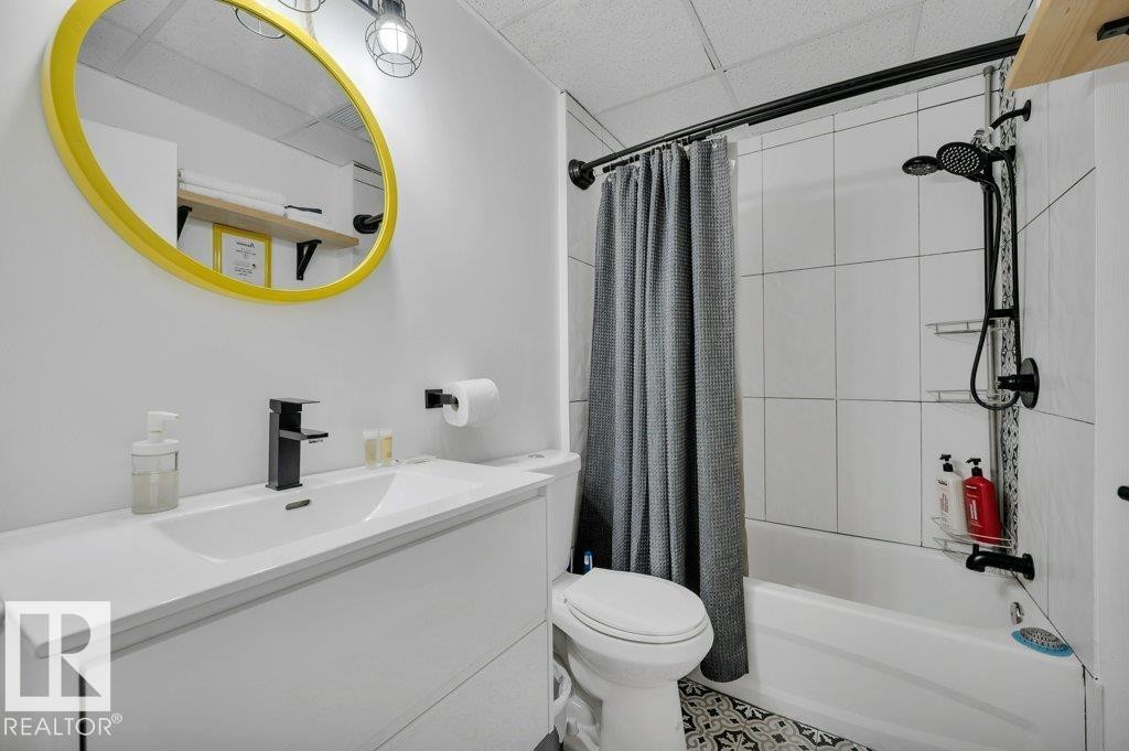 911 10024 Jasper Avenue, Edmonton, AB - Indoor Photo Showing Bathroom