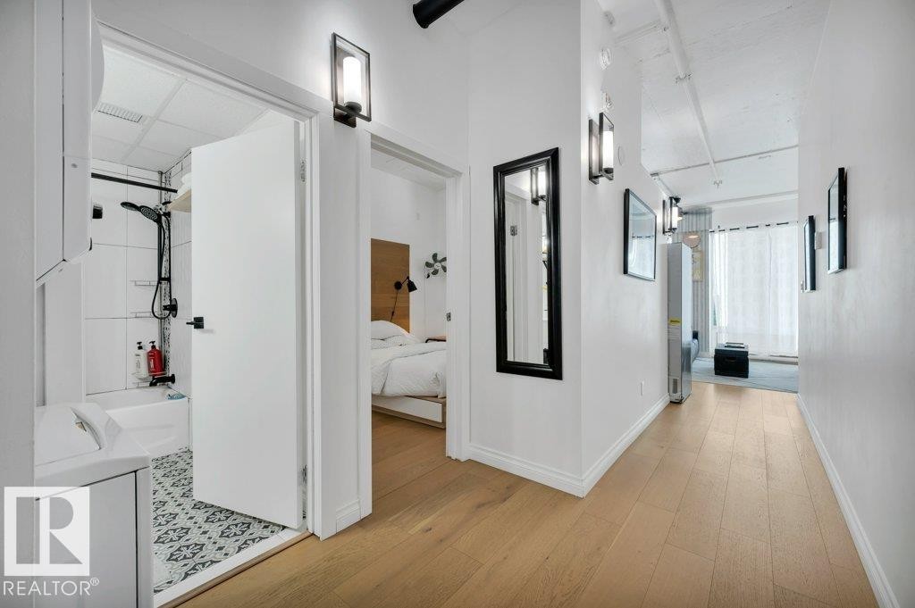 911 10024 Jasper Avenue, Edmonton, AB - Indoor Photo Showing Other Room