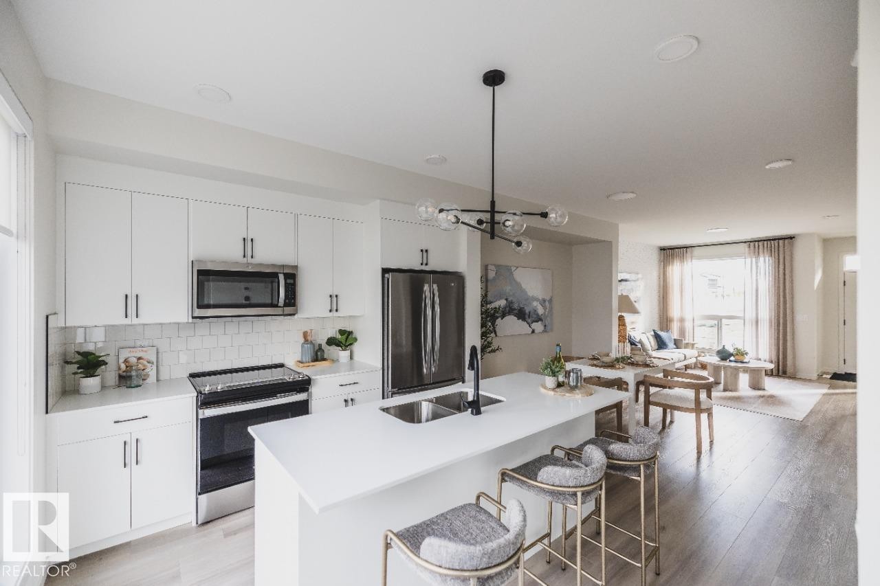 312 32 Street, Edmonton, AB - Indoor Photo Showing Kitchen With Double Sink With Upgraded Kitchen