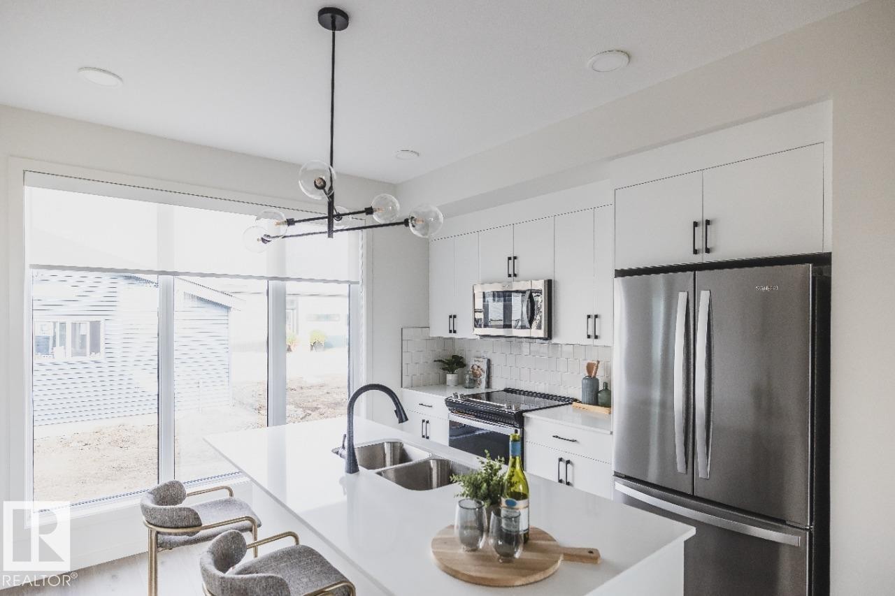312 32 Street, Edmonton, AB - Indoor Photo Showing Kitchen With Double Sink With Upgraded Kitchen