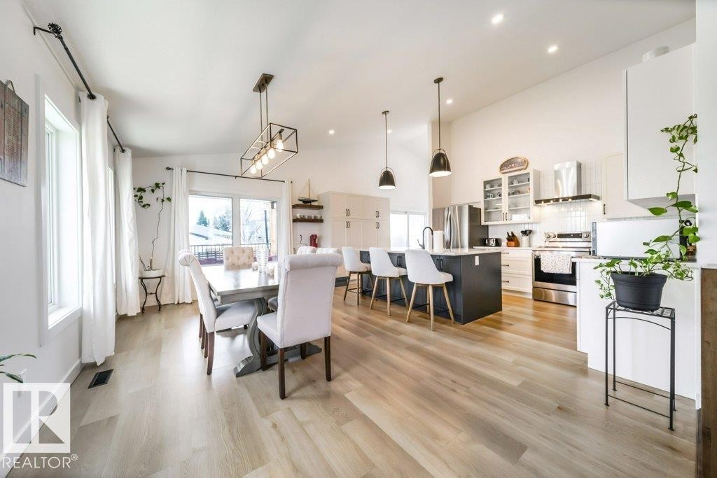 Open-concept living space with wood-finish flooring extending throughout - 11303 111 Avenue, Edmonton, AB - Indoor Photo Showing Dining Room