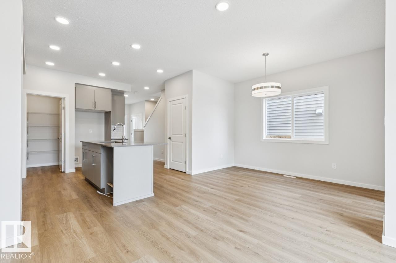 61 Gambel Loop, Spruce Grove, AB - Indoor Photo Showing Kitchen