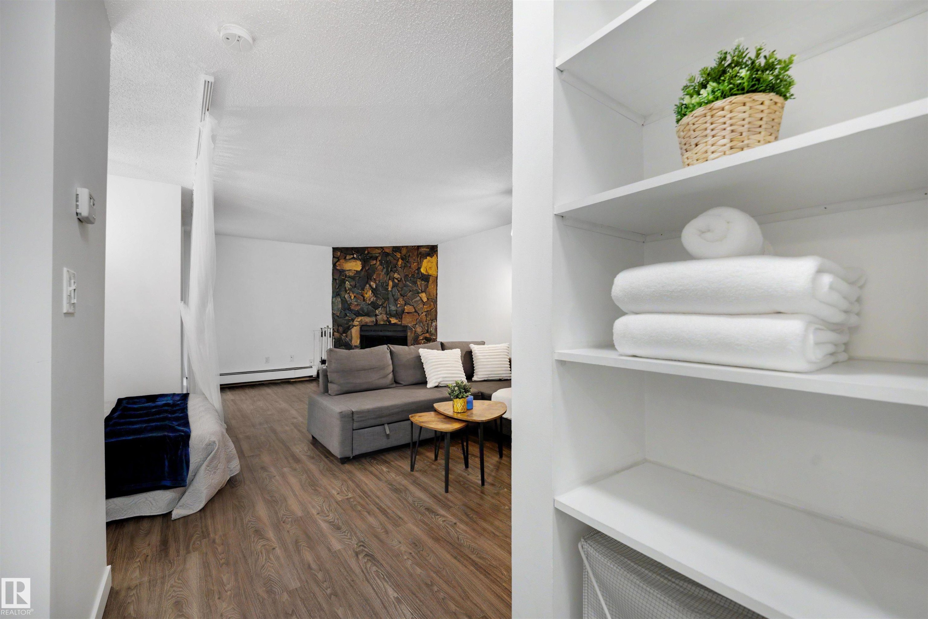 103 10138 116 Street, Edmonton, AB - Indoor