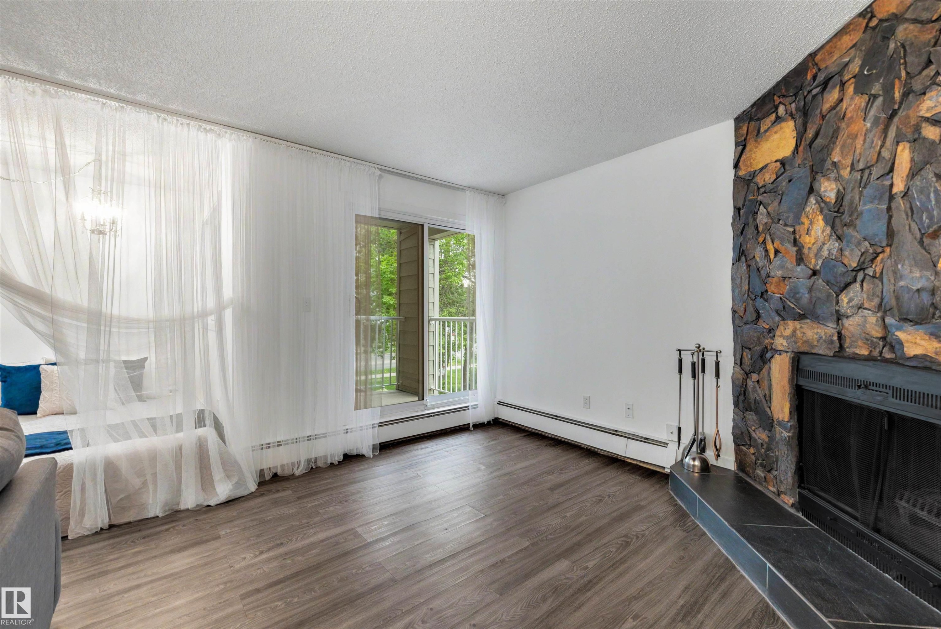 103 10138 116 Street, Edmonton, AB - Indoor With Fireplace
