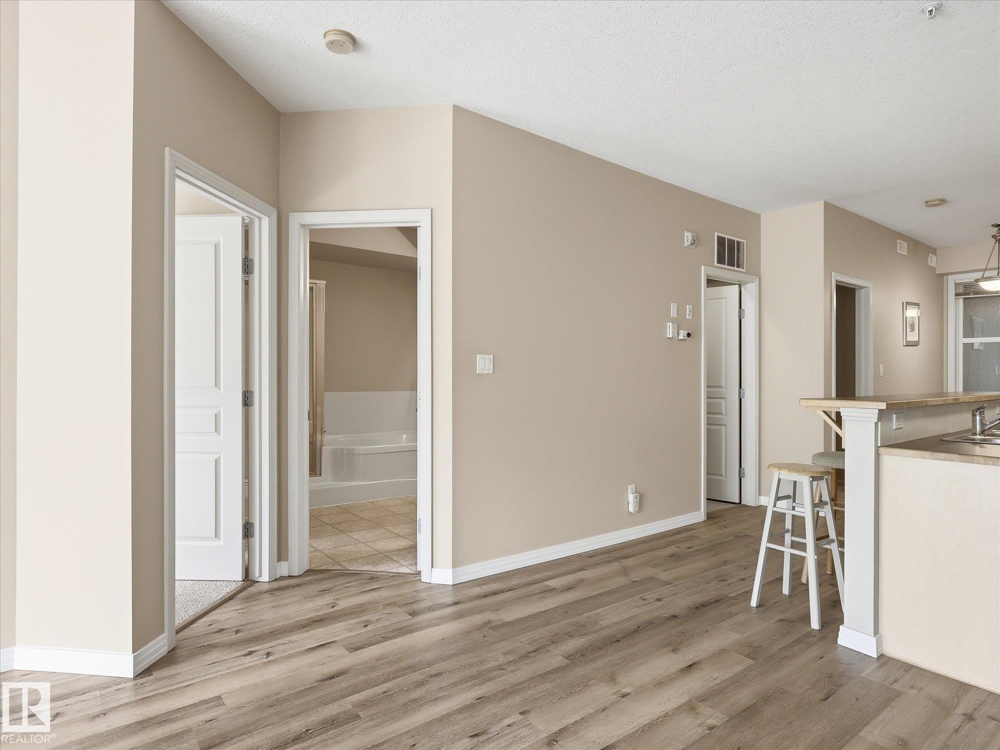 207 8619 111 Street, Edmonton, AB - Indoor