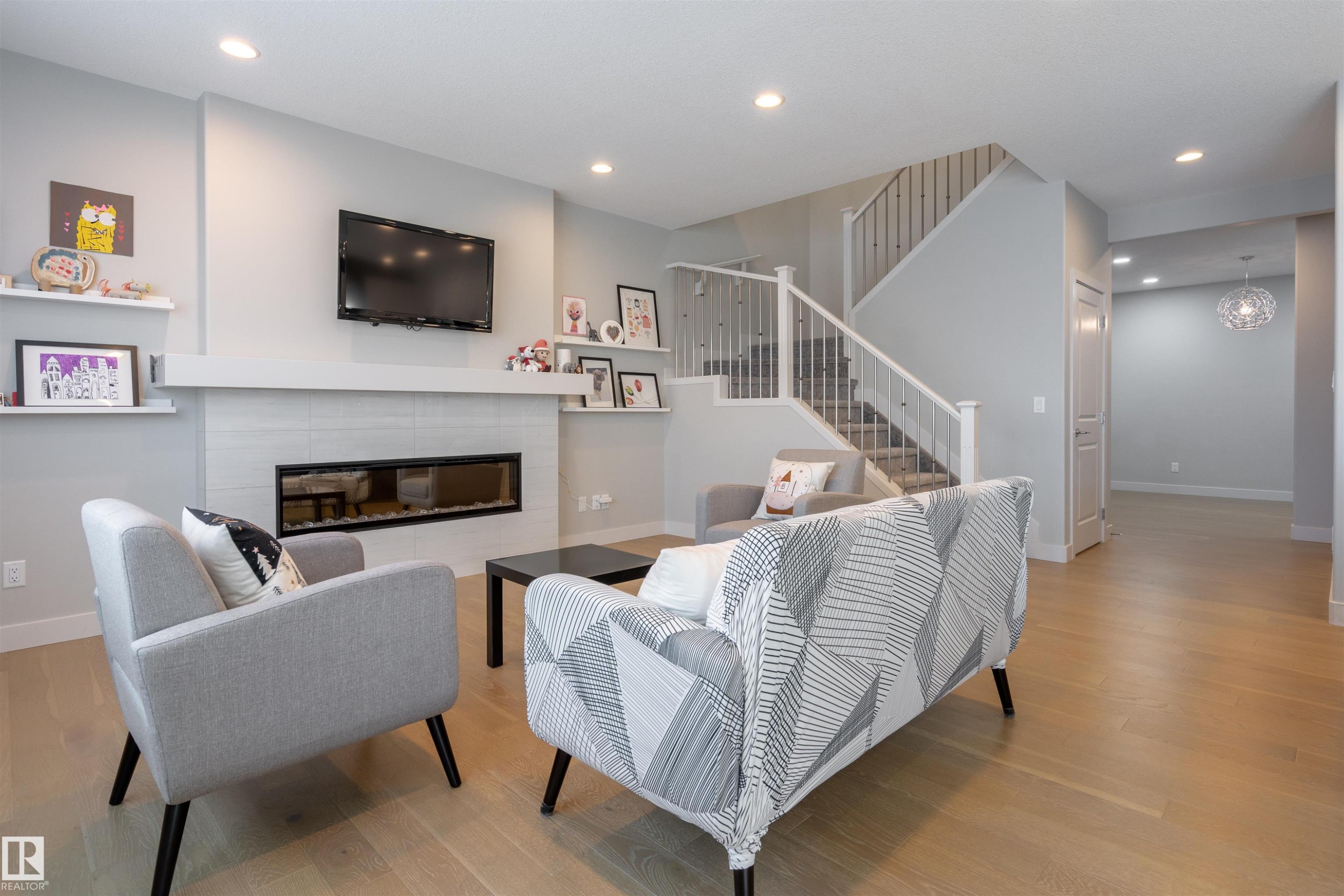 6621 Knox Place Sw, Edmonton, AB - Indoor With Fireplace