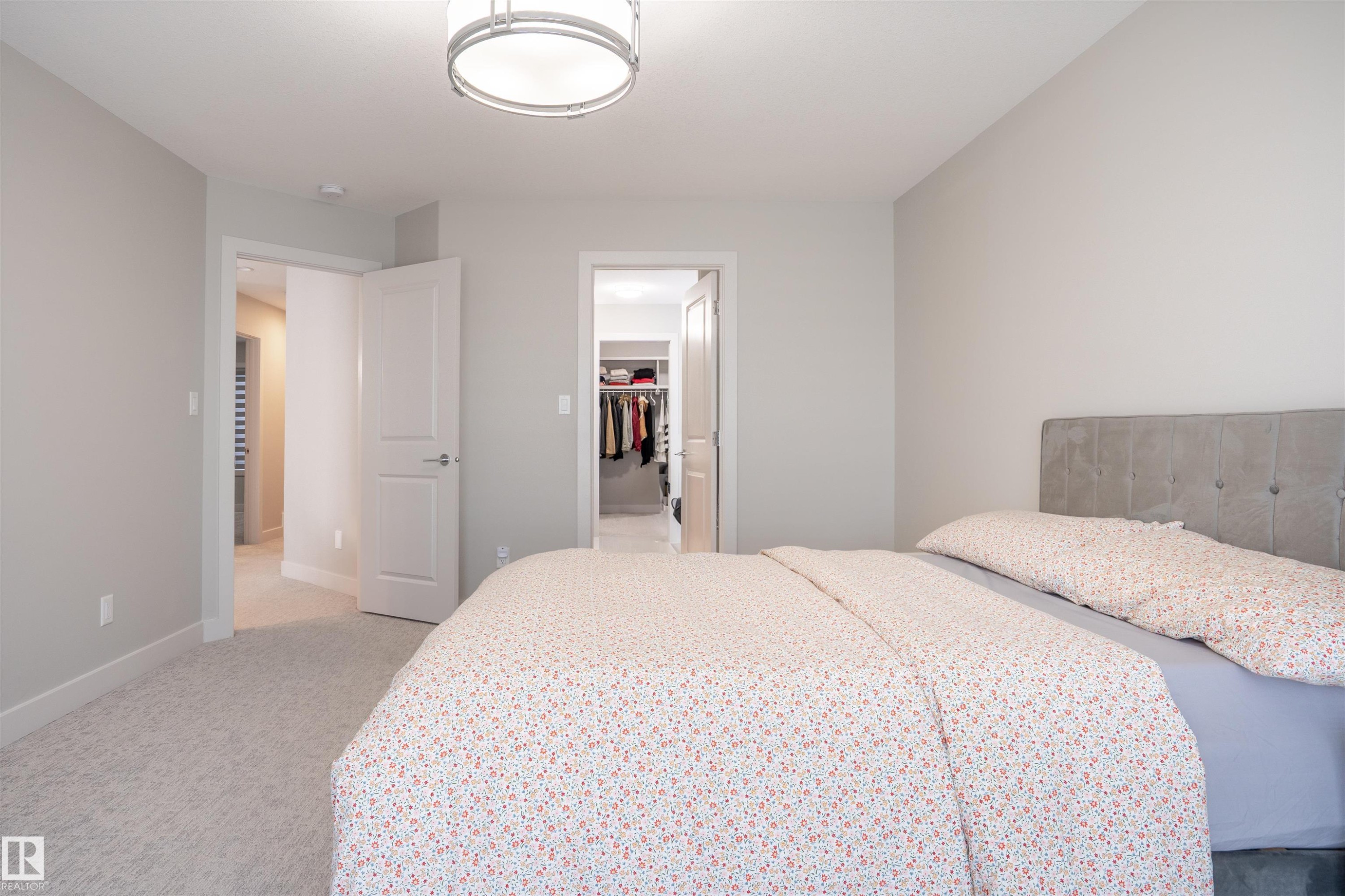 6621 Knox Place Sw, Edmonton, AB - Indoor Photo Showing Bedroom