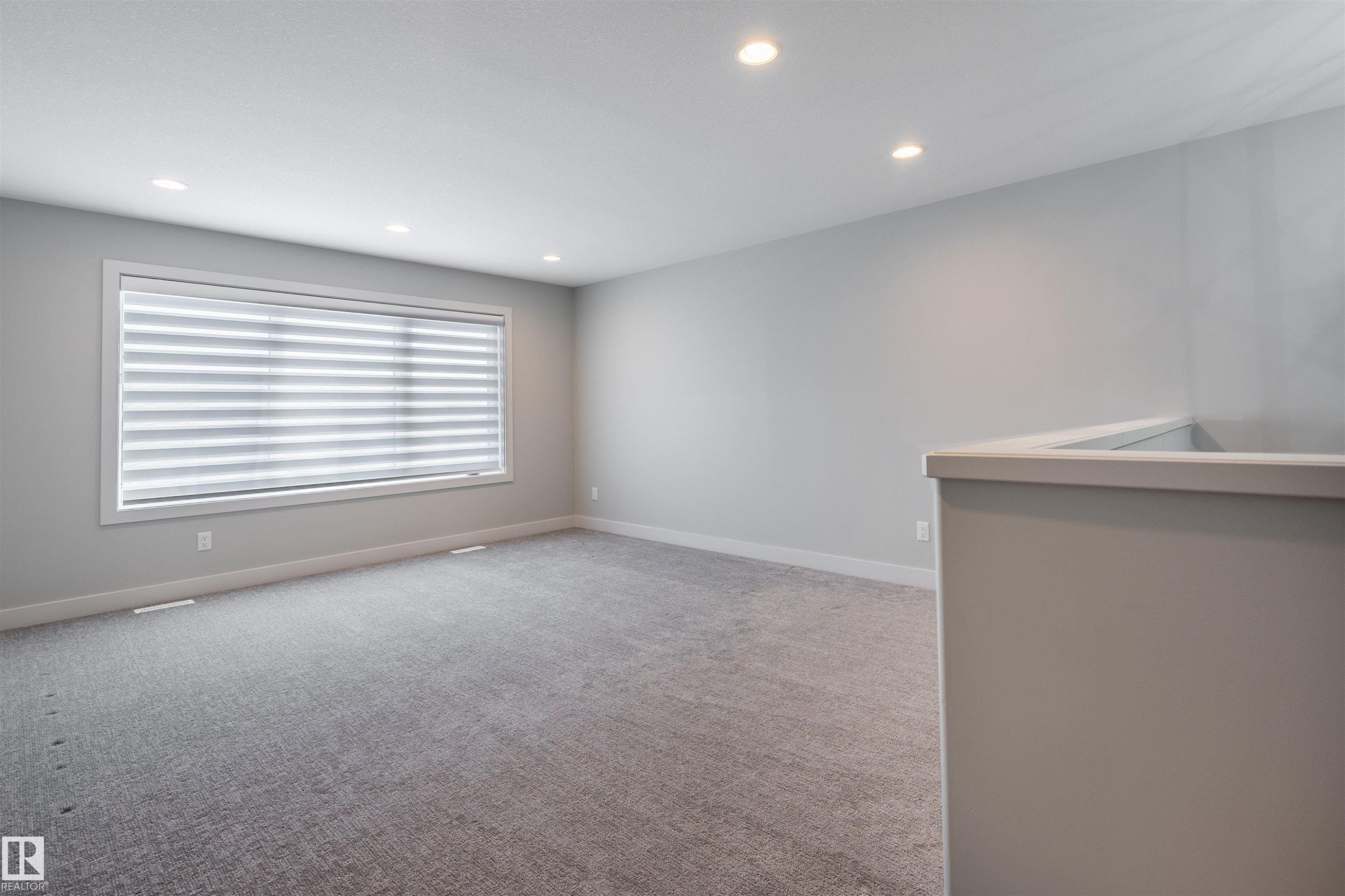 6621 Knox Place Sw, Edmonton, AB - Indoor Photo Showing Other Room