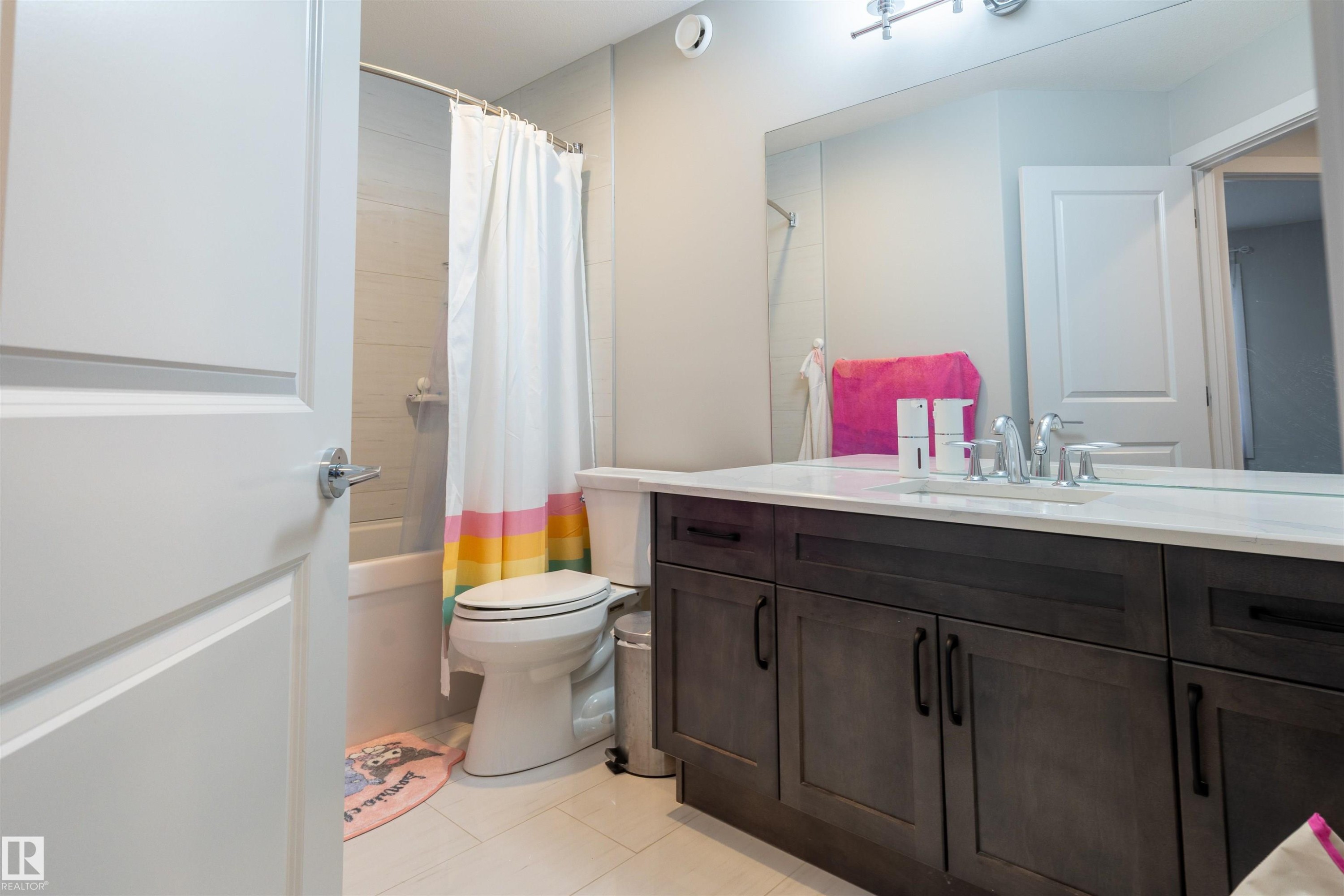 6621 Knox Place Sw, Edmonton, AB - Indoor Photo Showing Bathroom