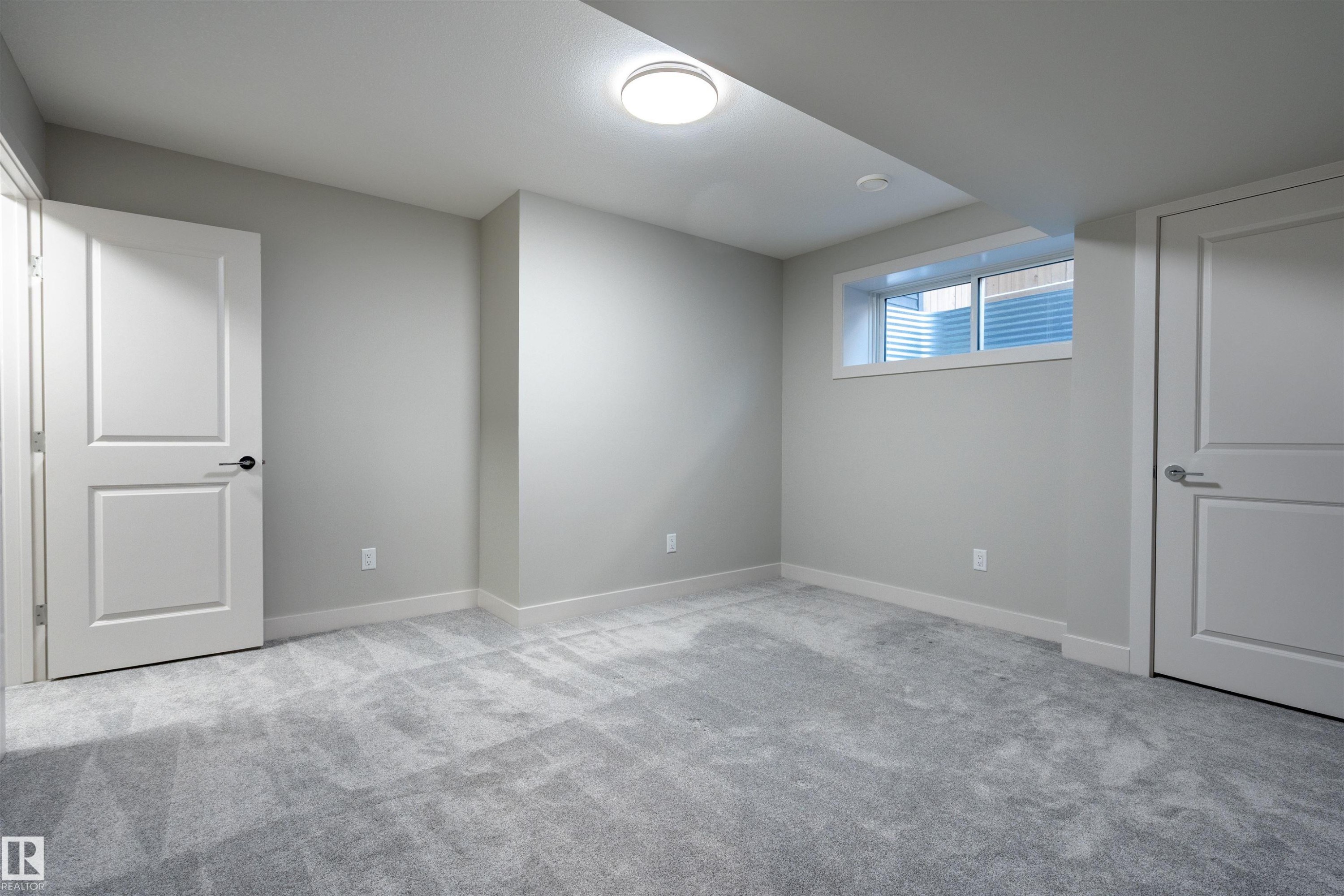 6621 Knox Place Sw, Edmonton, AB - Indoor Photo Showing Other Room