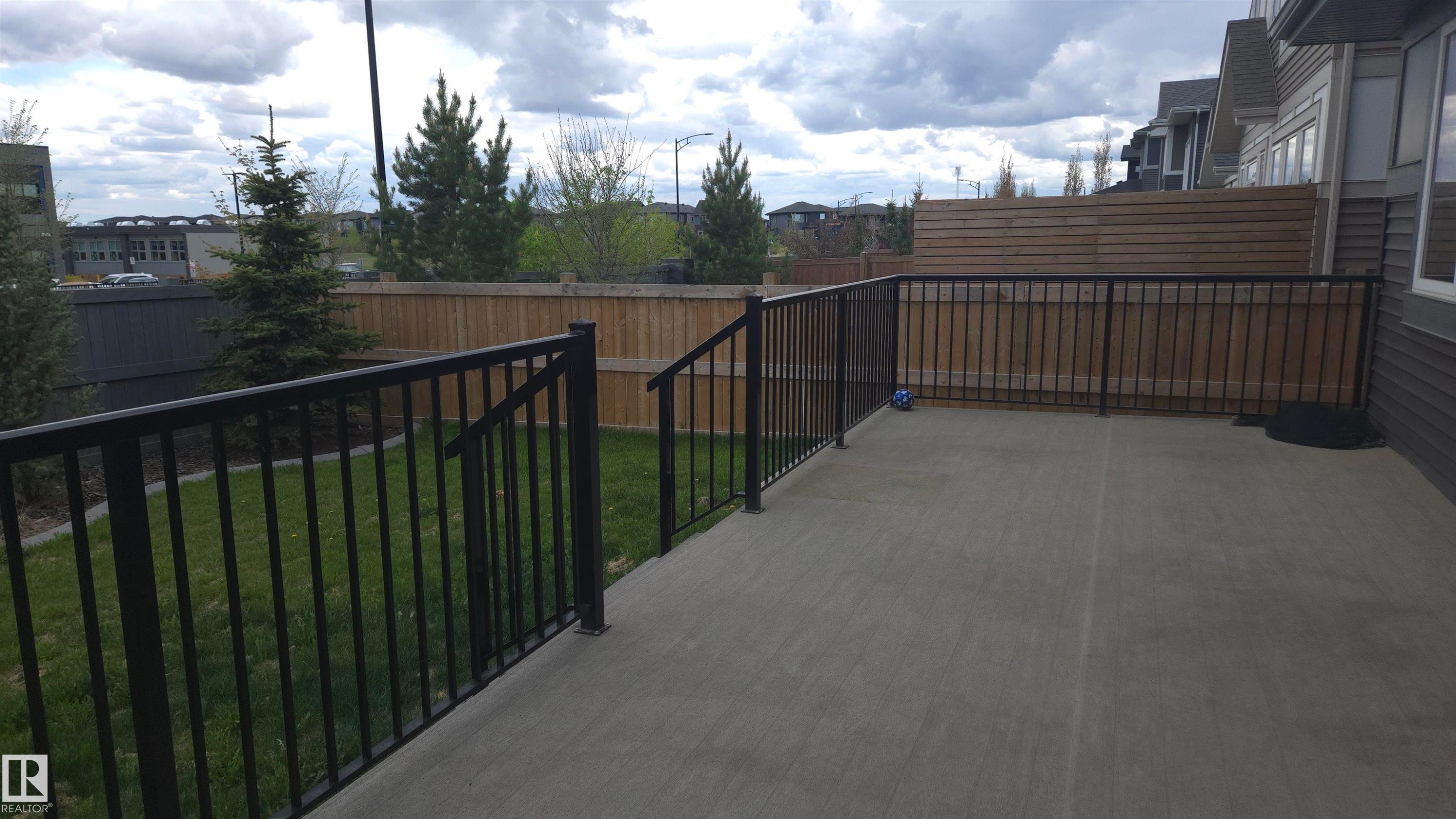 6621 Knox Place Sw, Edmonton, AB - Outdoor