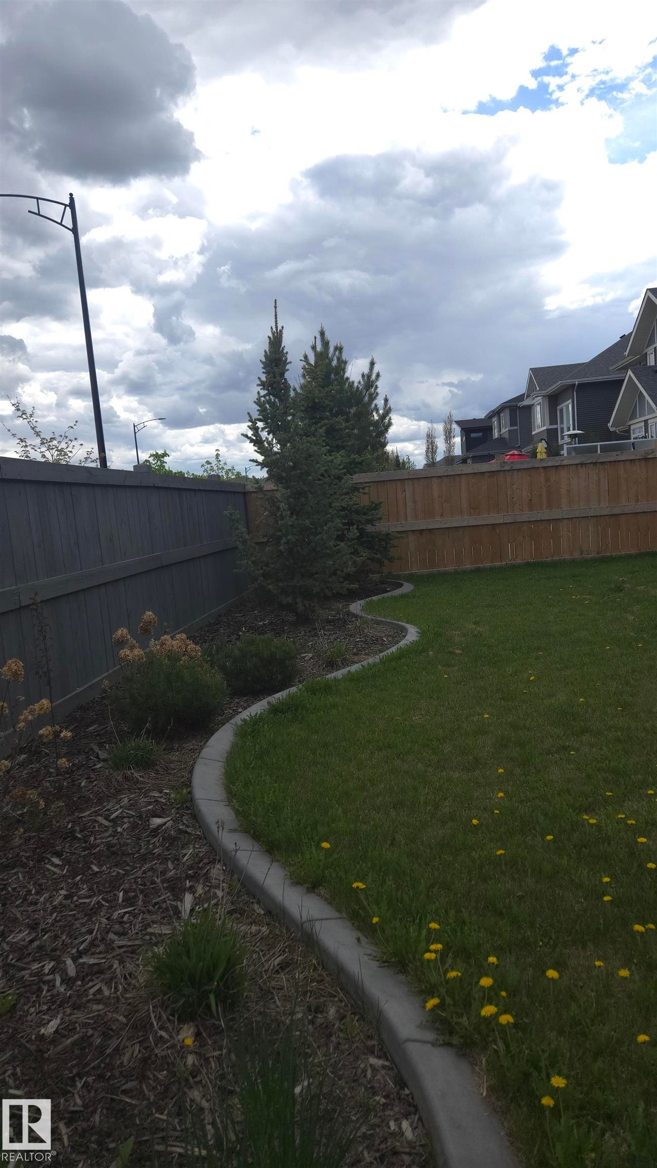 6621 Knox Place Sw, Edmonton, AB - Outdoor