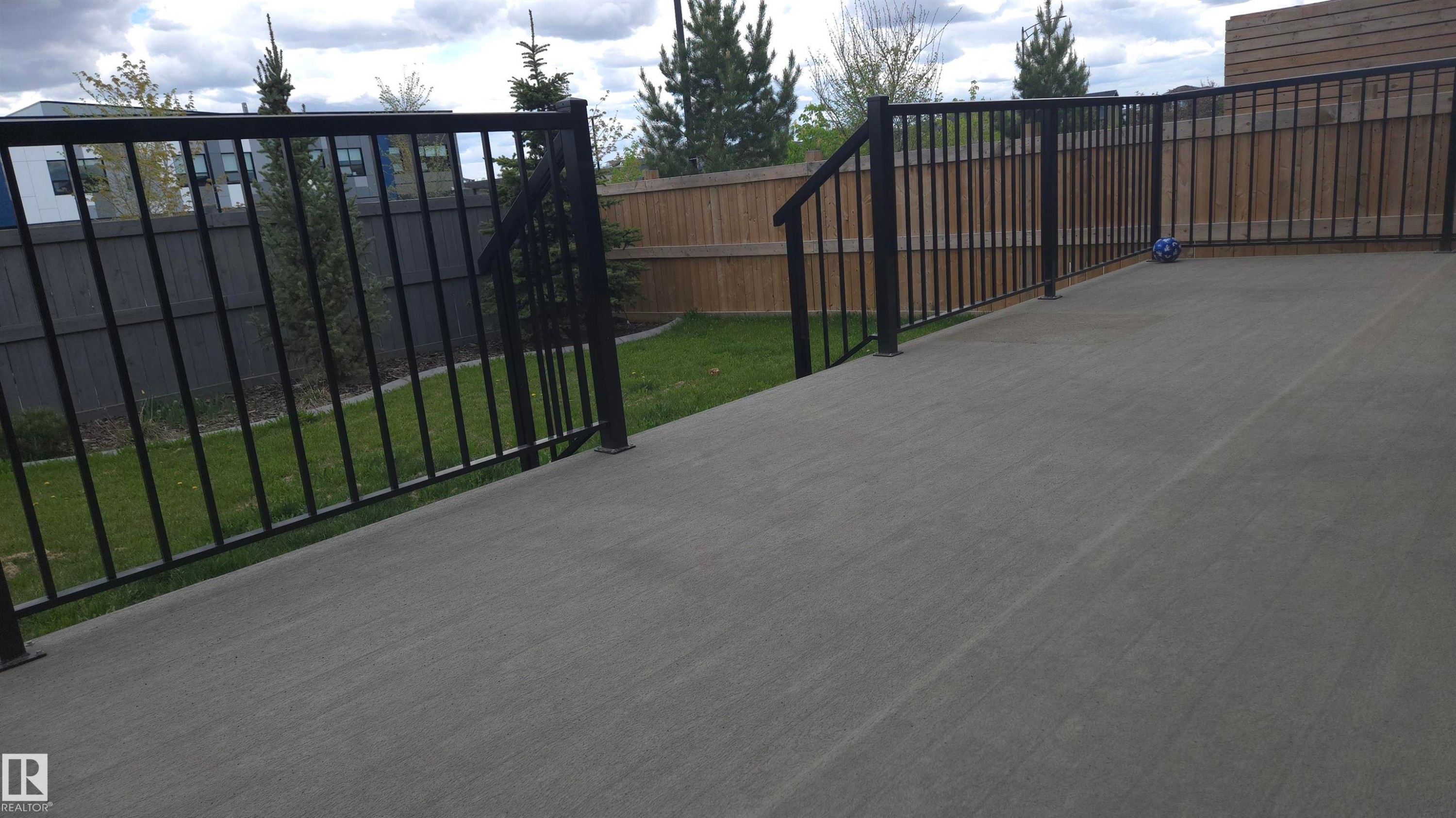 6621 Knox Place Sw, Edmonton, AB - Outdoor