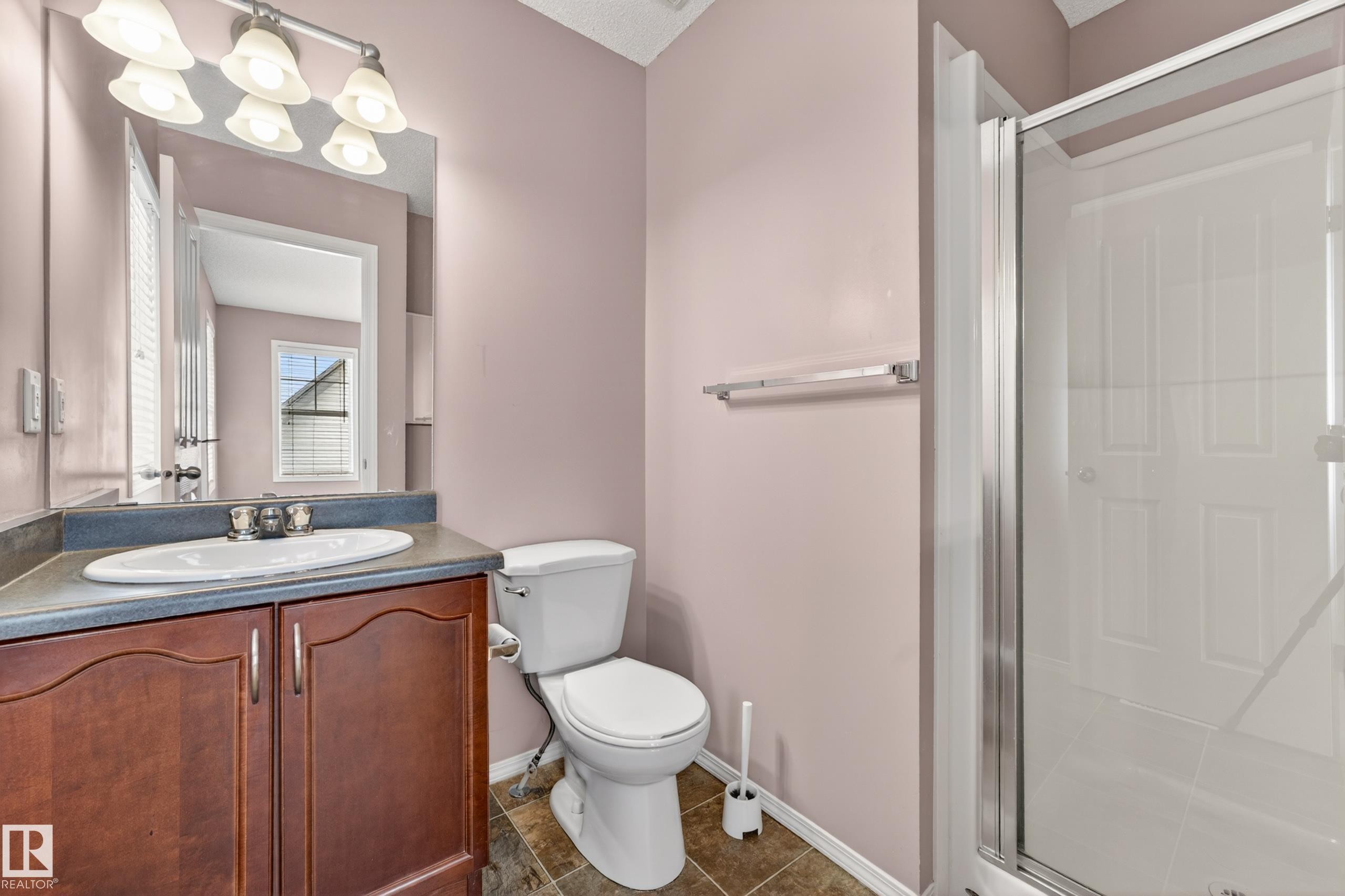 5917 South Terwillegar Boulevard, Edmonton, AB - Indoor Photo Showing Bathroom