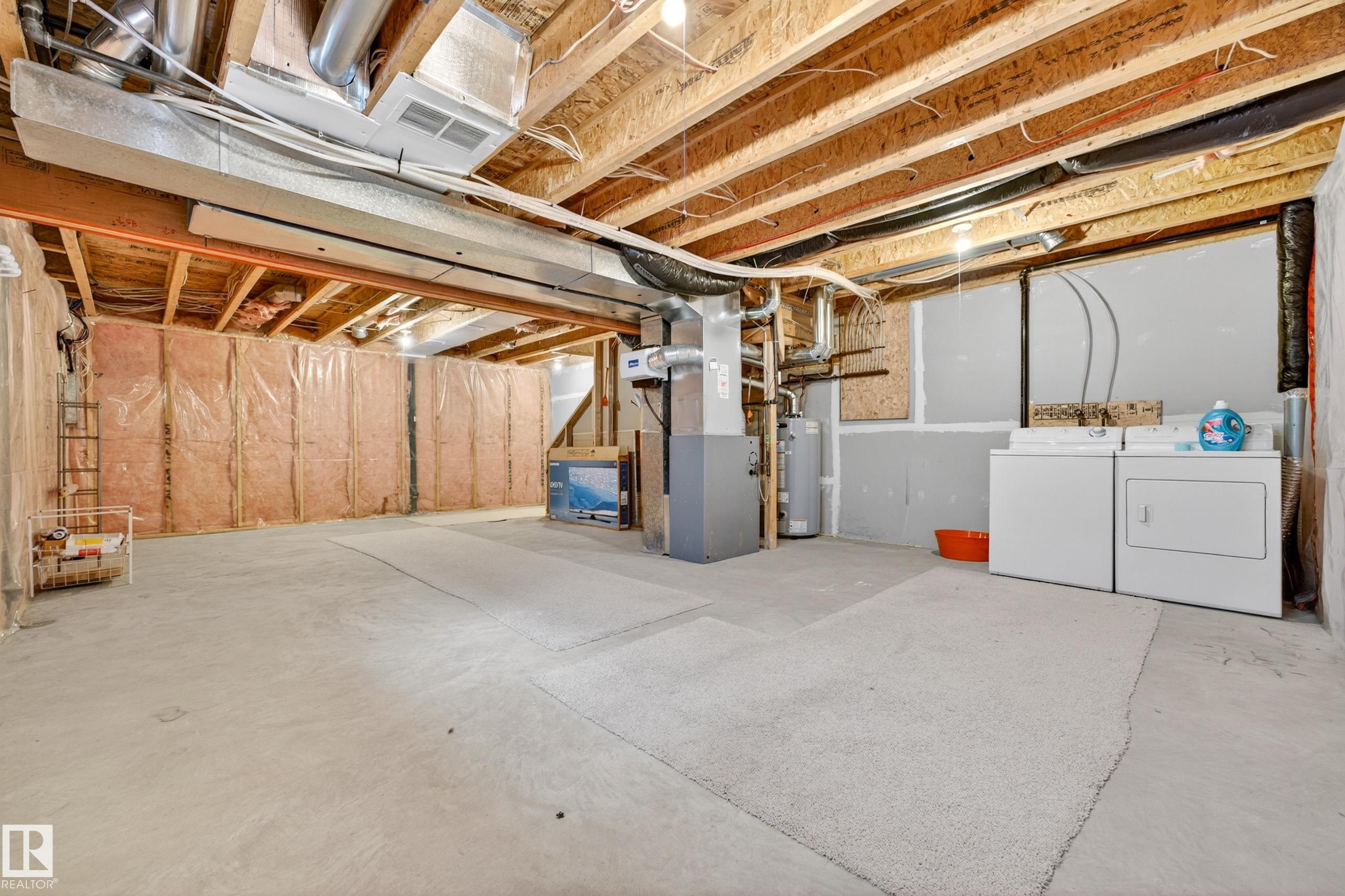 5917 South Terwillegar Boulevard, Edmonton, AB - Indoor Photo Showing Laundry Room