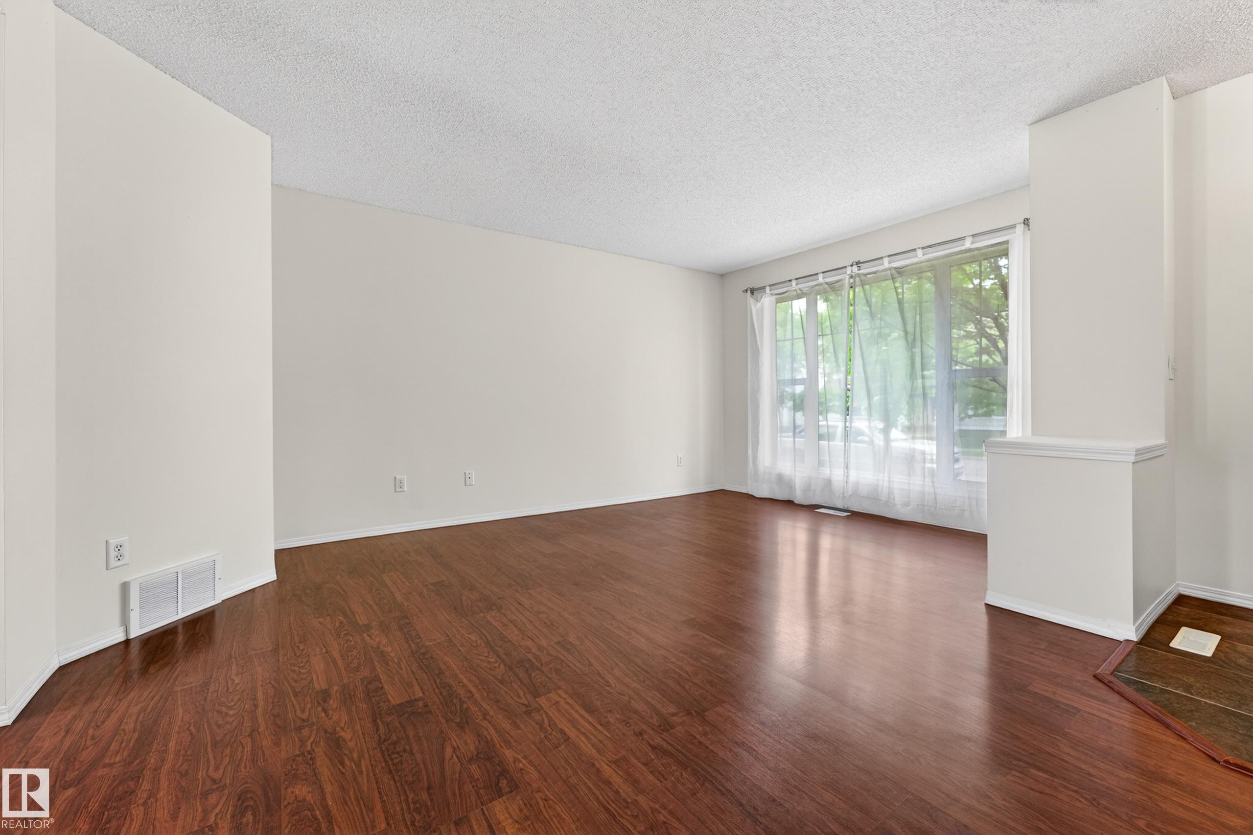 5917 South Terwillegar Boulevard, Edmonton, AB - Indoor Photo Showing Other Room