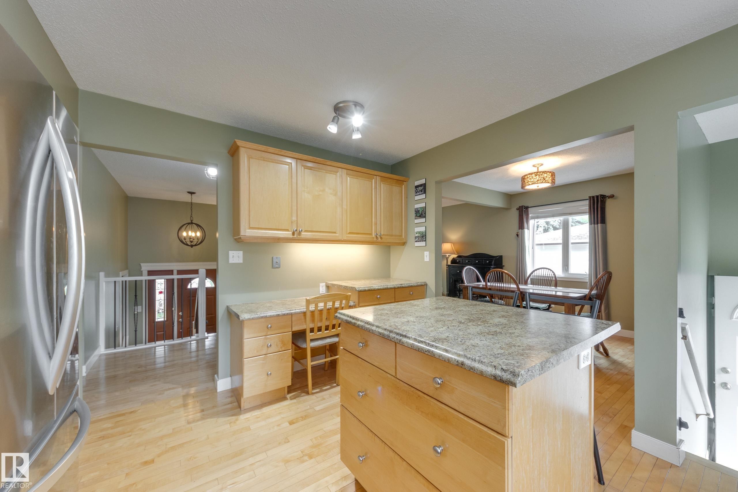 36 Fenwick Crescent, St. Albert, AB - Indoor Photo Showing Kitchen