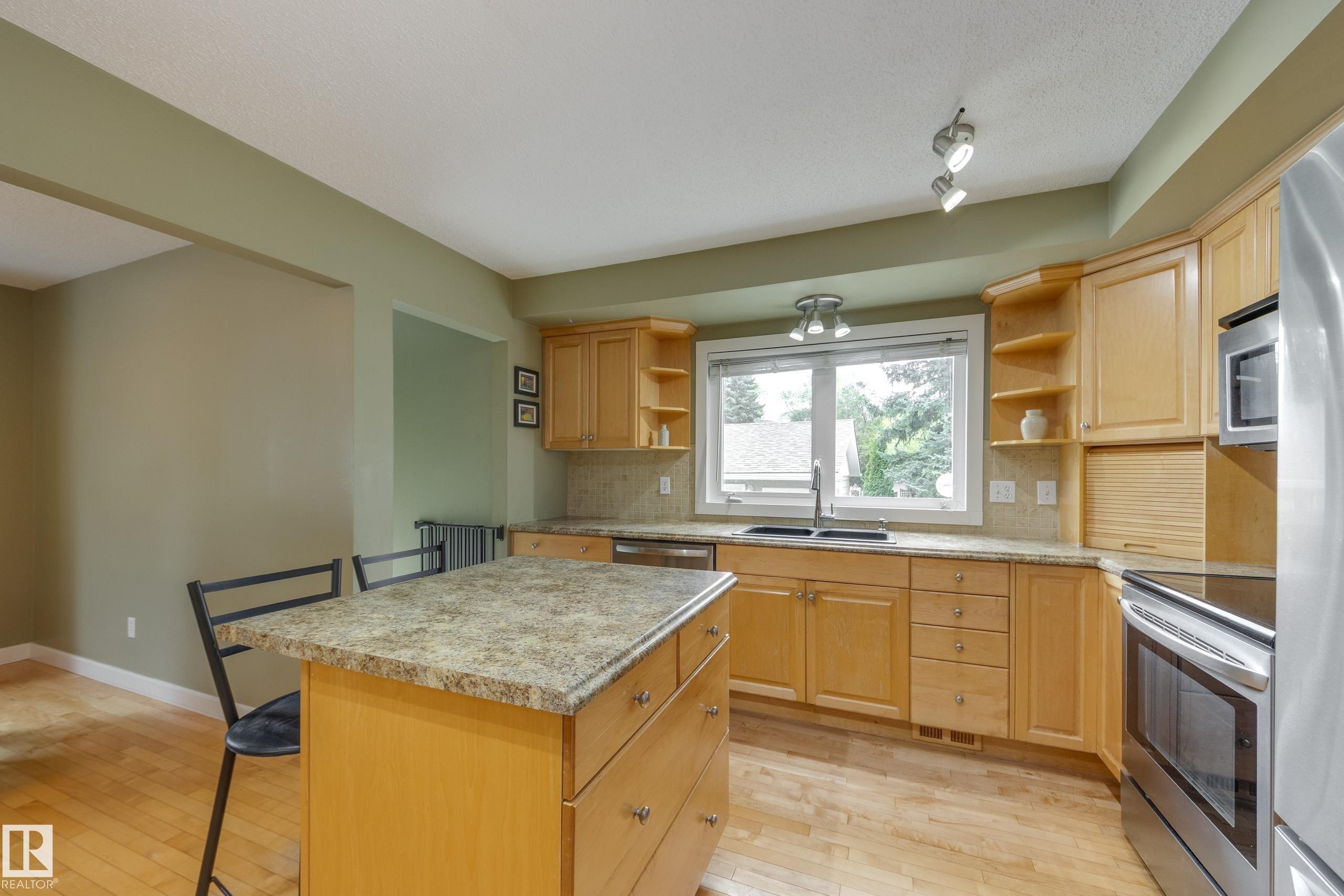 36 Fenwick Crescent, St. Albert, AB - Indoor Photo Showing Kitchen